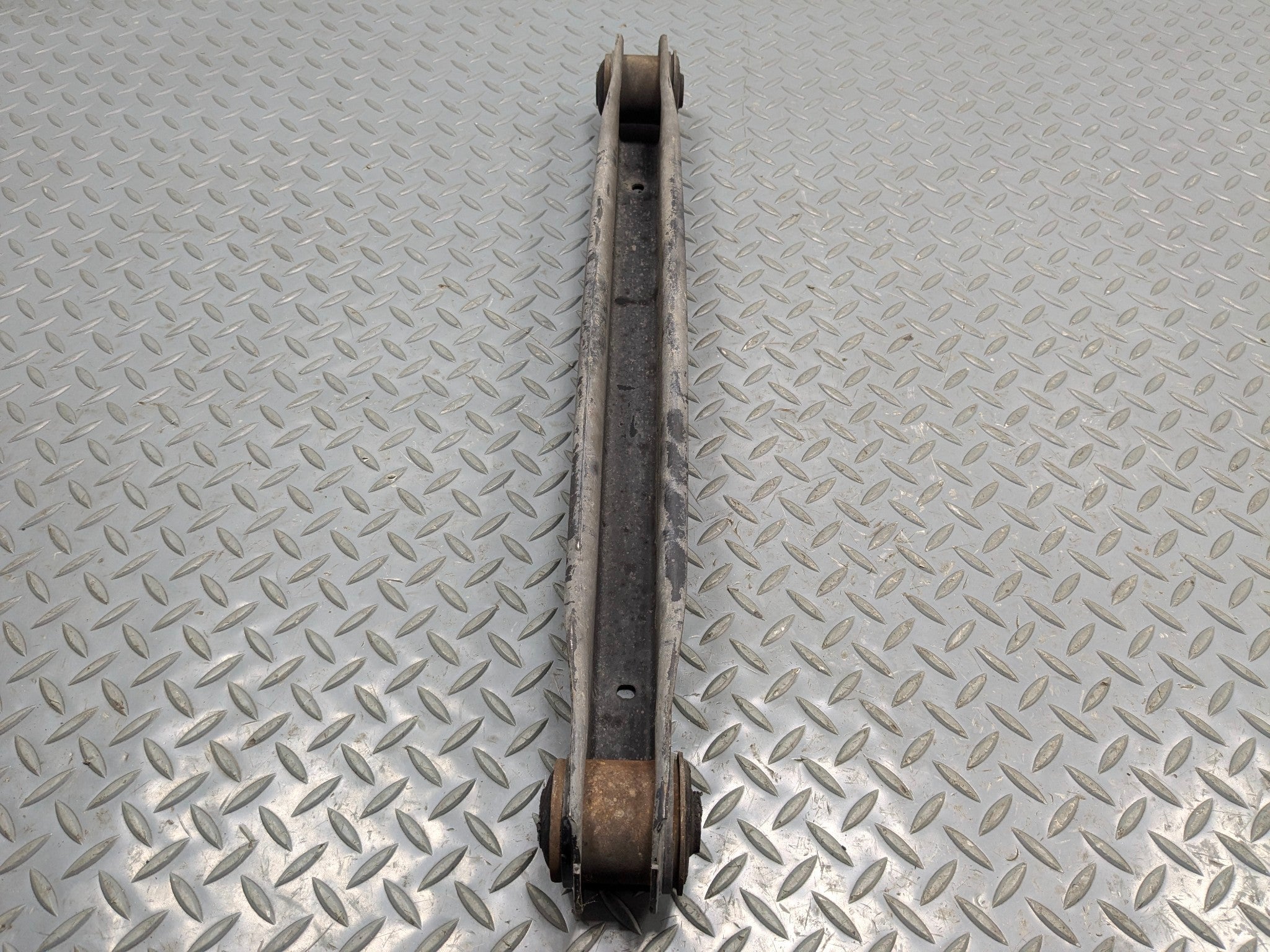 10 - 14 OEM CADILLAC ESCALADE ESV REAR RIGHT PASSENGER SIDE LOWER CONTROL ARM
