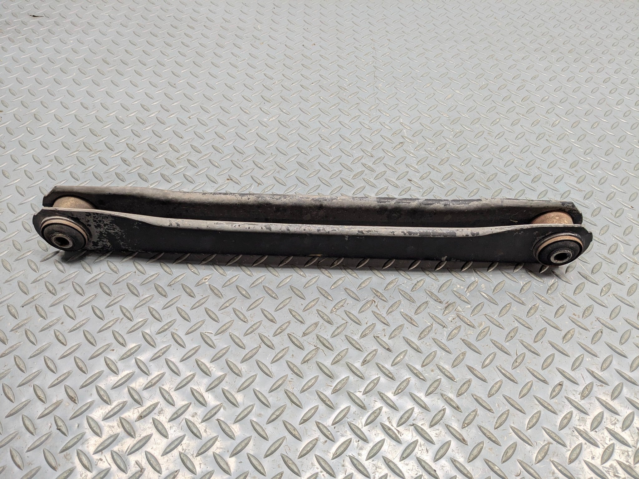 10 - 14 OEM CADILLAC ESCALADE ESV REAR RIGHT PASSENGER SIDE LOWER CONTROL ARM