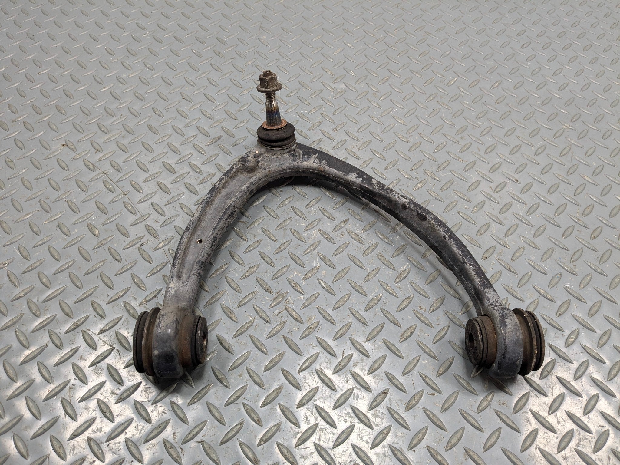 10 - 14 OEM CADILLAC ESCALADE ESV FRONT RIGHT PASSENGER SIDE UPPER CONTROL ARM