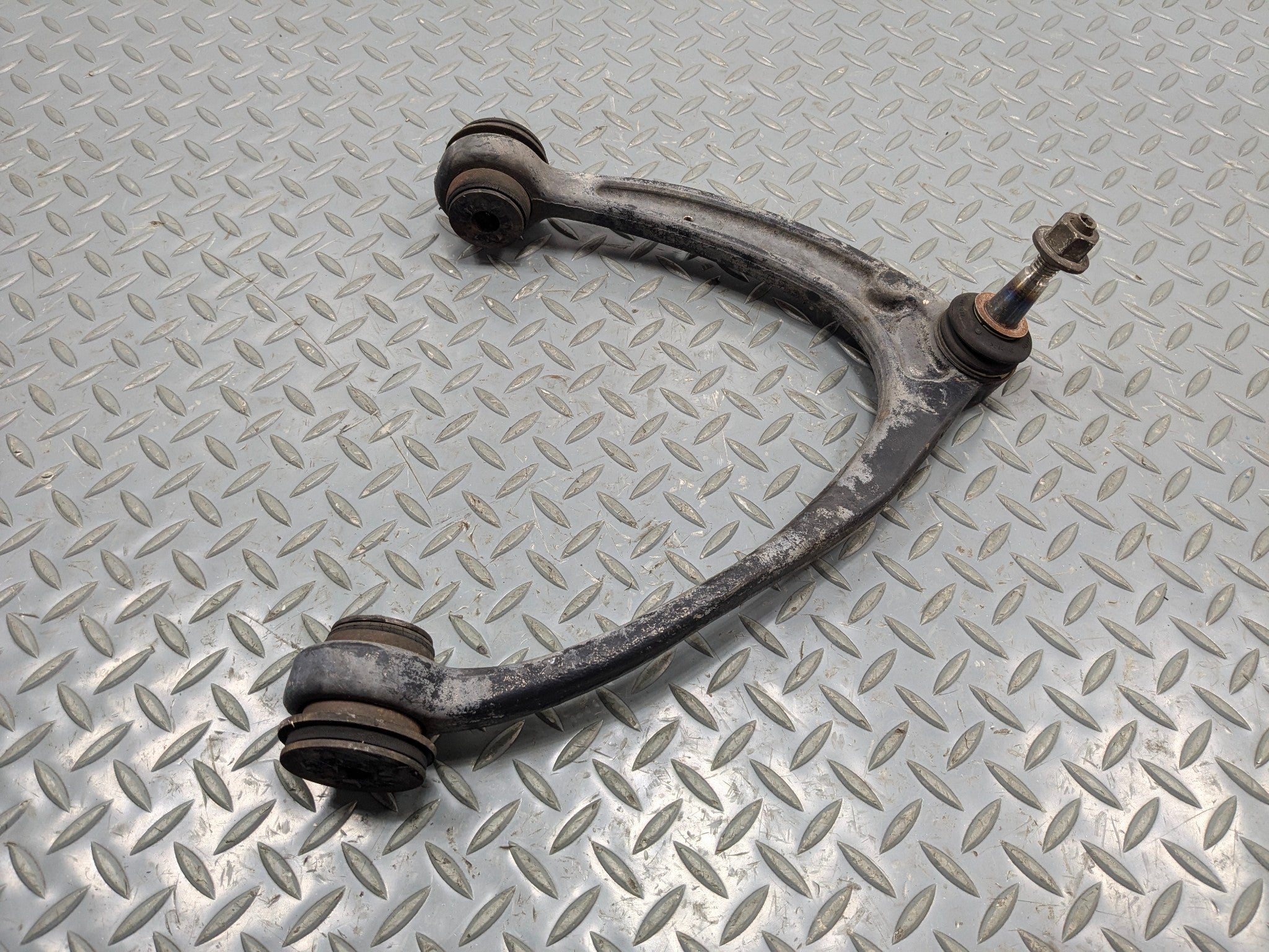 10 - 14 OEM CADILLAC ESCALADE ESV FRONT RIGHT PASSENGER SIDE UPPER CONTROL ARM
