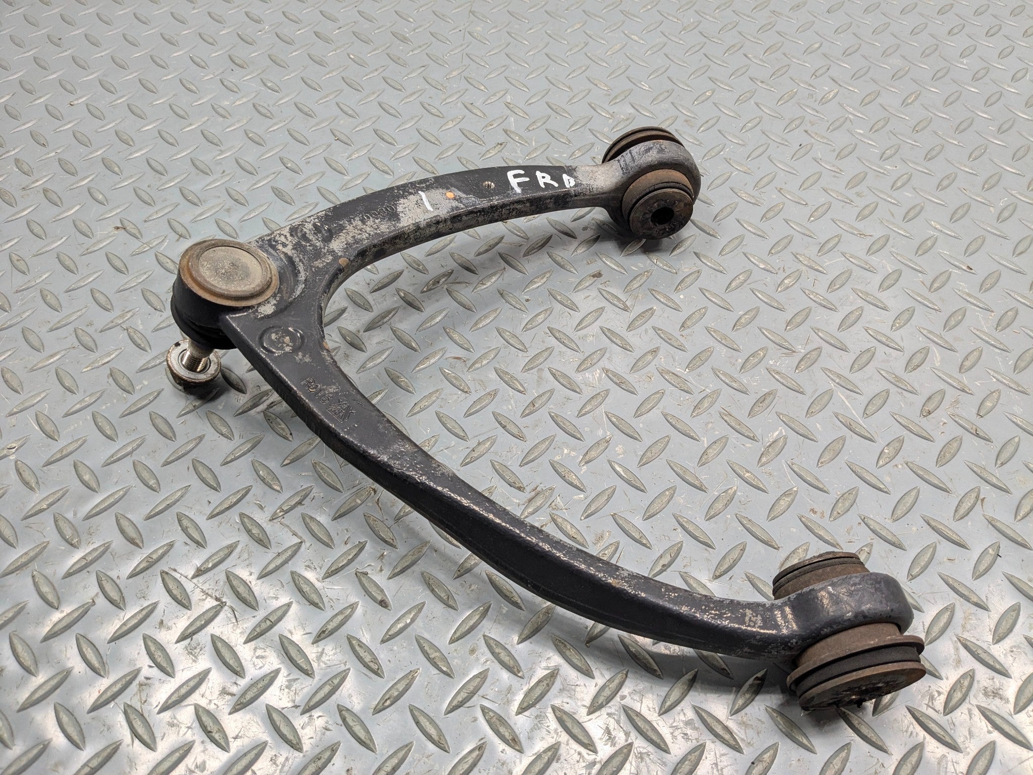 10 - 14 OEM CADILLAC ESCALADE ESV FRONT RIGHT PASSENGER SIDE UPPER CONTROL ARM