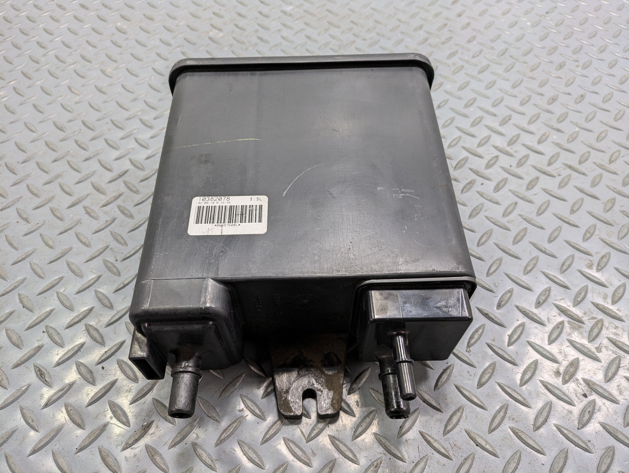 2010 - 2014 OEM CADILLAC ESCALADE ESV FUEL GAS 3.3L EVAPORATIVE CANISTER