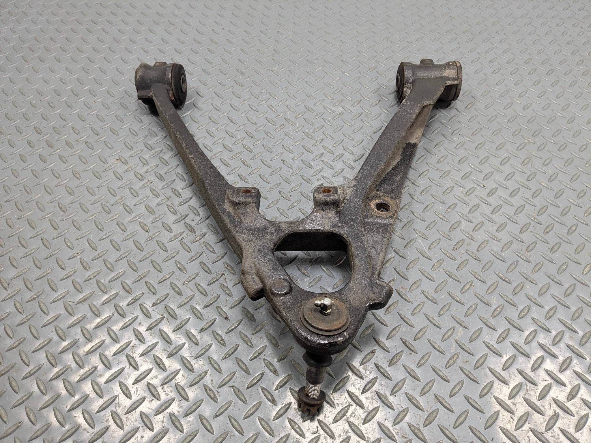 2010 - 2014 OEM CADILLAC ESCALADE ESV FRONT LEFT DRIVER SIDE LOWER CONTROL ARM