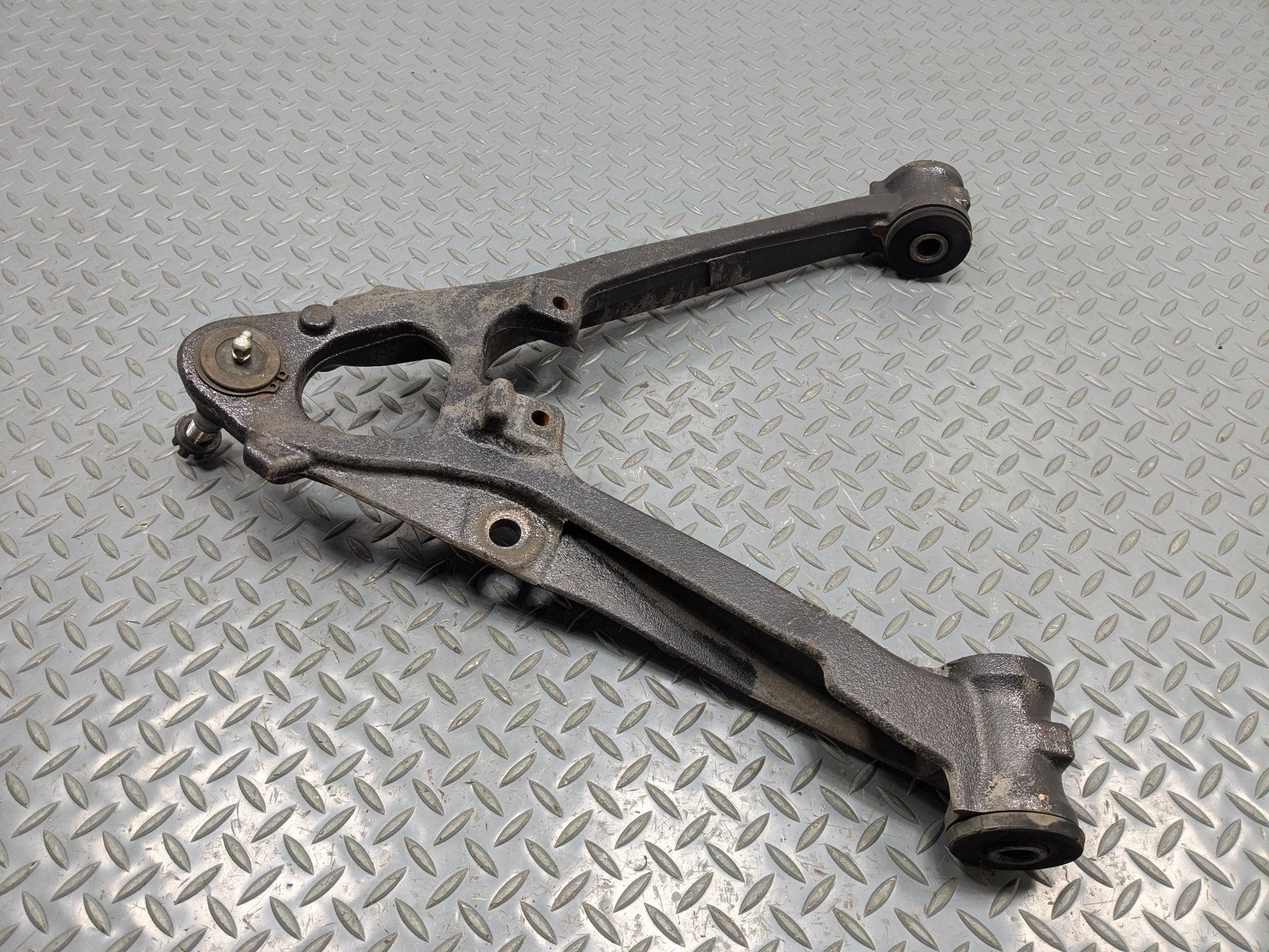 2010 - 2014 OEM CADILLAC ESCALADE ESV FRONT LEFT DRIVER SIDE LOWER CONTROL ARM