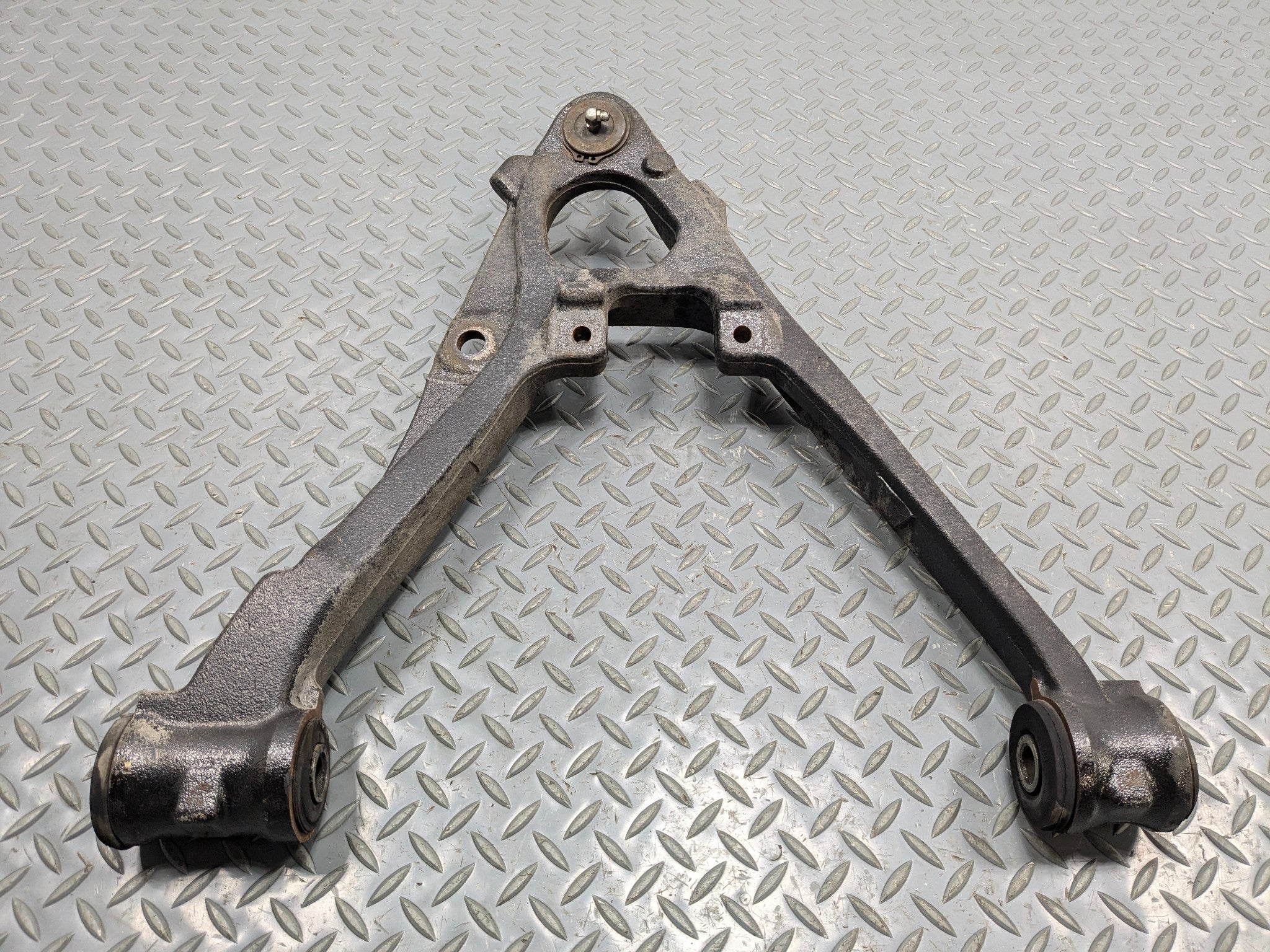 2010 - 2014 OEM CADILLAC ESCALADE ESV FRONT LEFT DRIVER SIDE LOWER CONTROL ARM