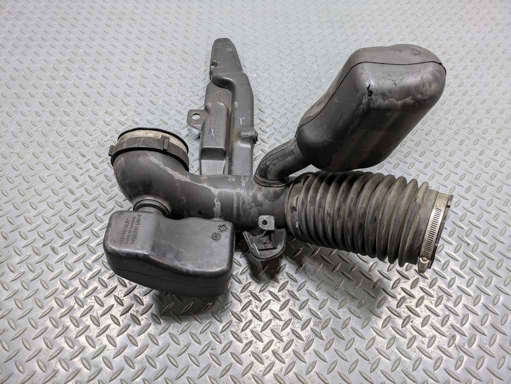 2010 - 2014 OEM CADILLAC ESCALADE ESV AIR CLEANER OUTLET DUCT INTAKE DUCT PIPE