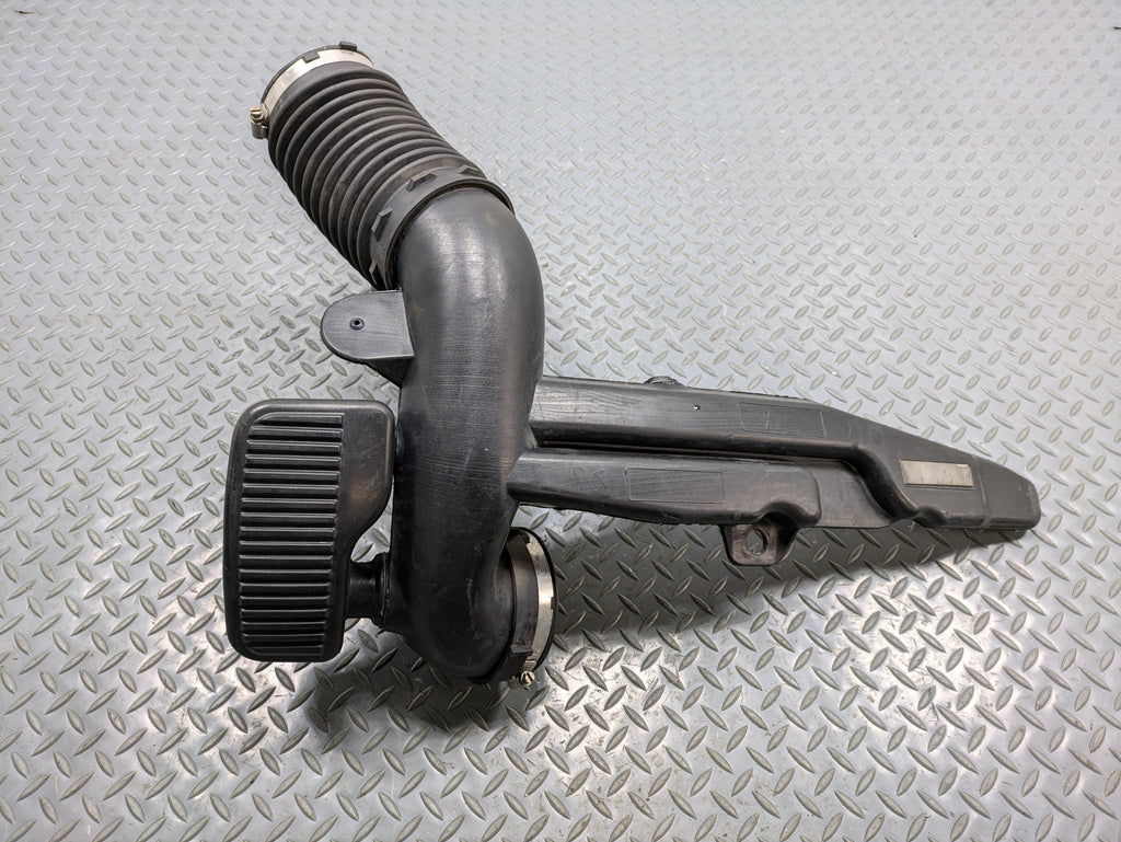 2010 - 2014 OEM CADILLAC ESCALADE ESV AIR CLEANER OUTLET DUCT INTAKE DUCT PIPE