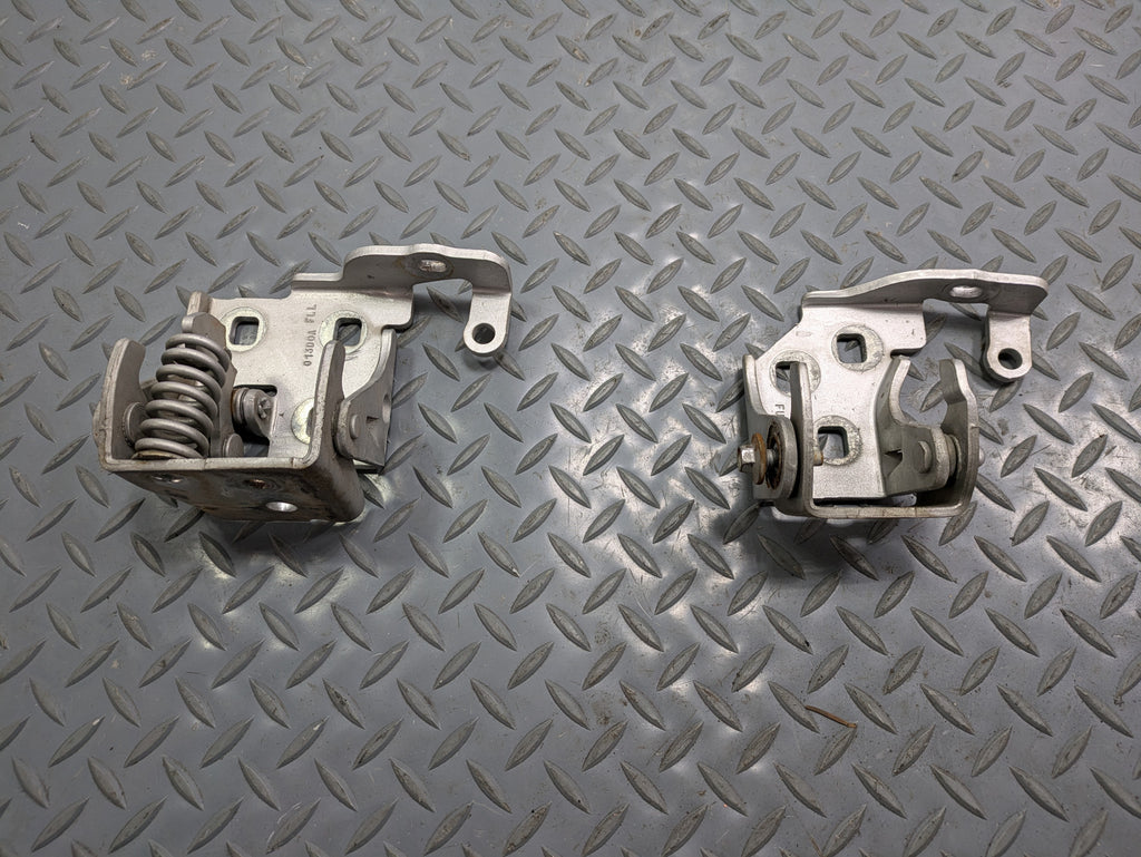2010 - 2014 OEM CADILLAC ESCALADE ESV FRONT LEFT DRIVER SIDE DOOR HINGES SET