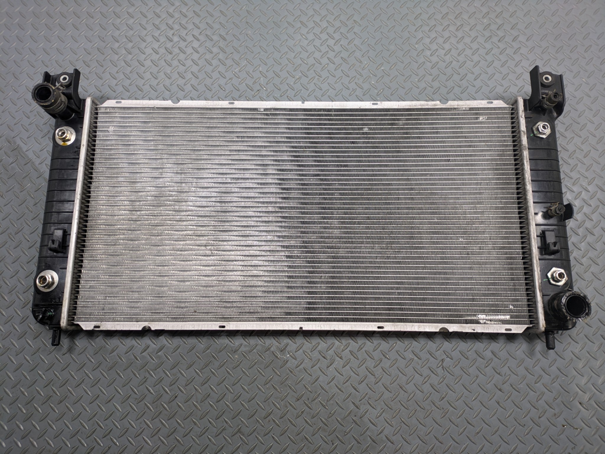 2010 - 2014 OEM CADILLAC ESCALADE ESV ENGINE RADIATOR ASSEMBLY