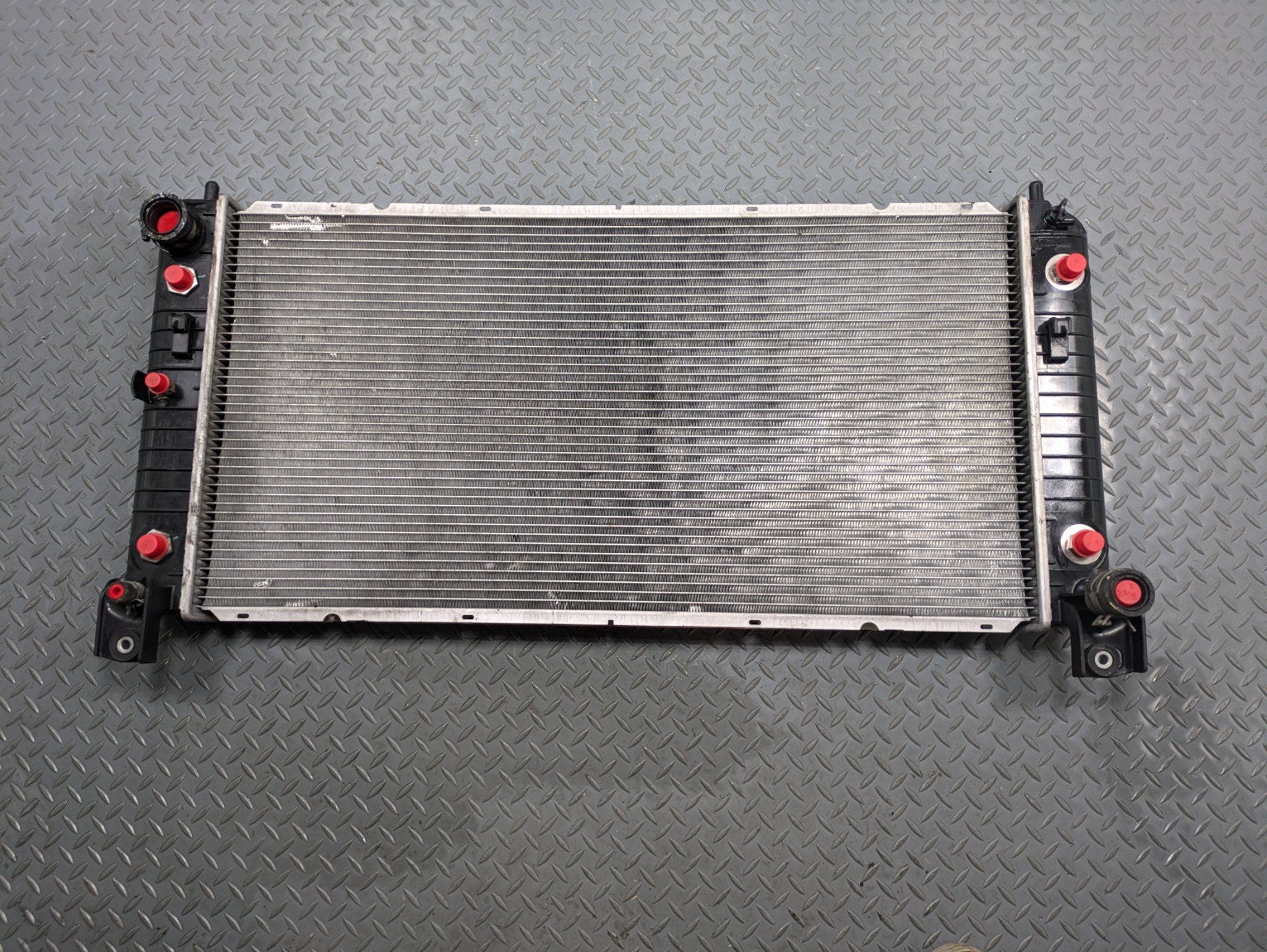 2010 - 2014 OEM CADILLAC ESCALADE ESV ENGINE RADIATOR ASSEMBLY