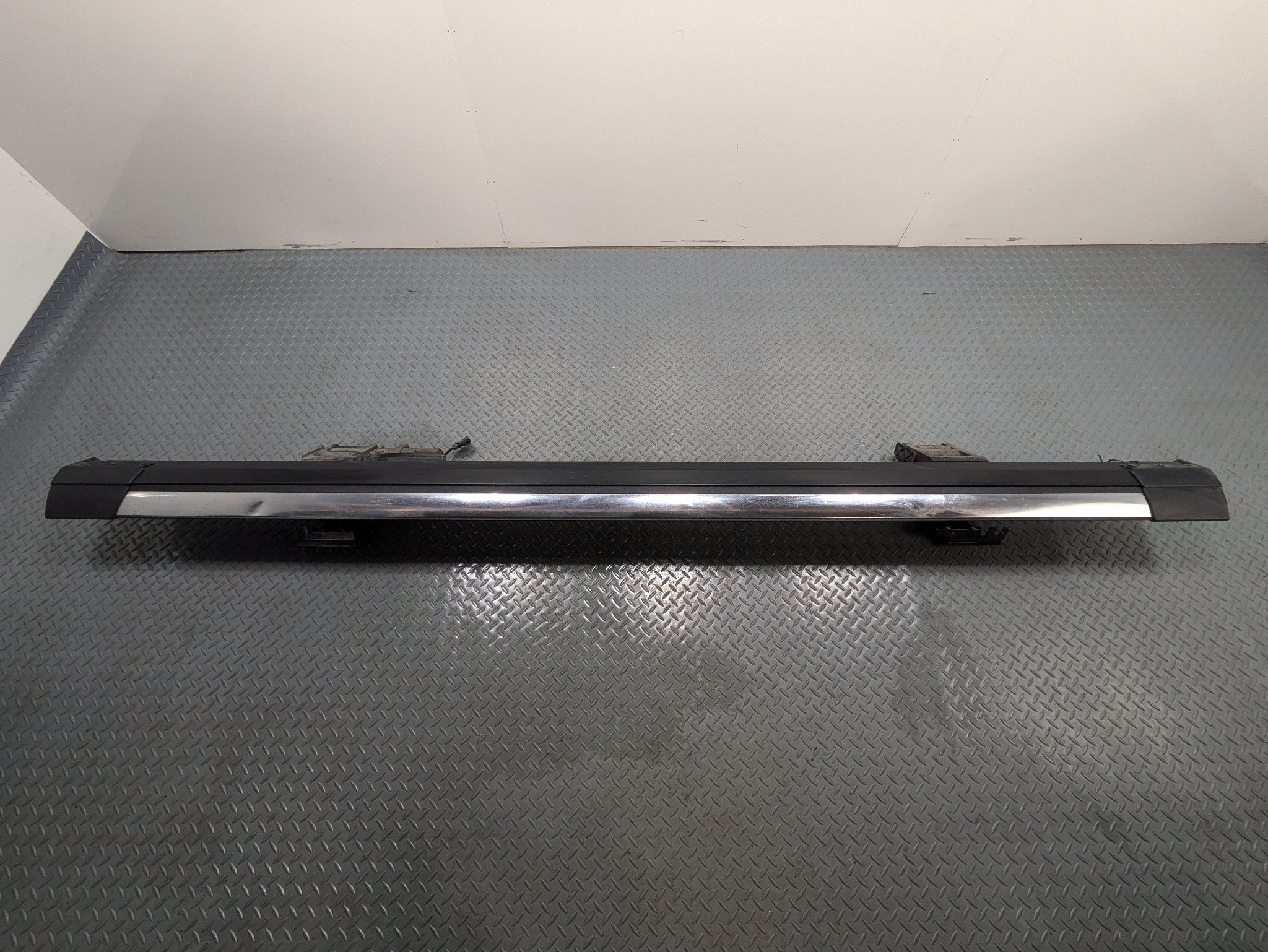 2010 - 2014 OEM CADILLAC ESCALADE ESV RIGHT SIDE RUNNING BOARD ASSIST STEP