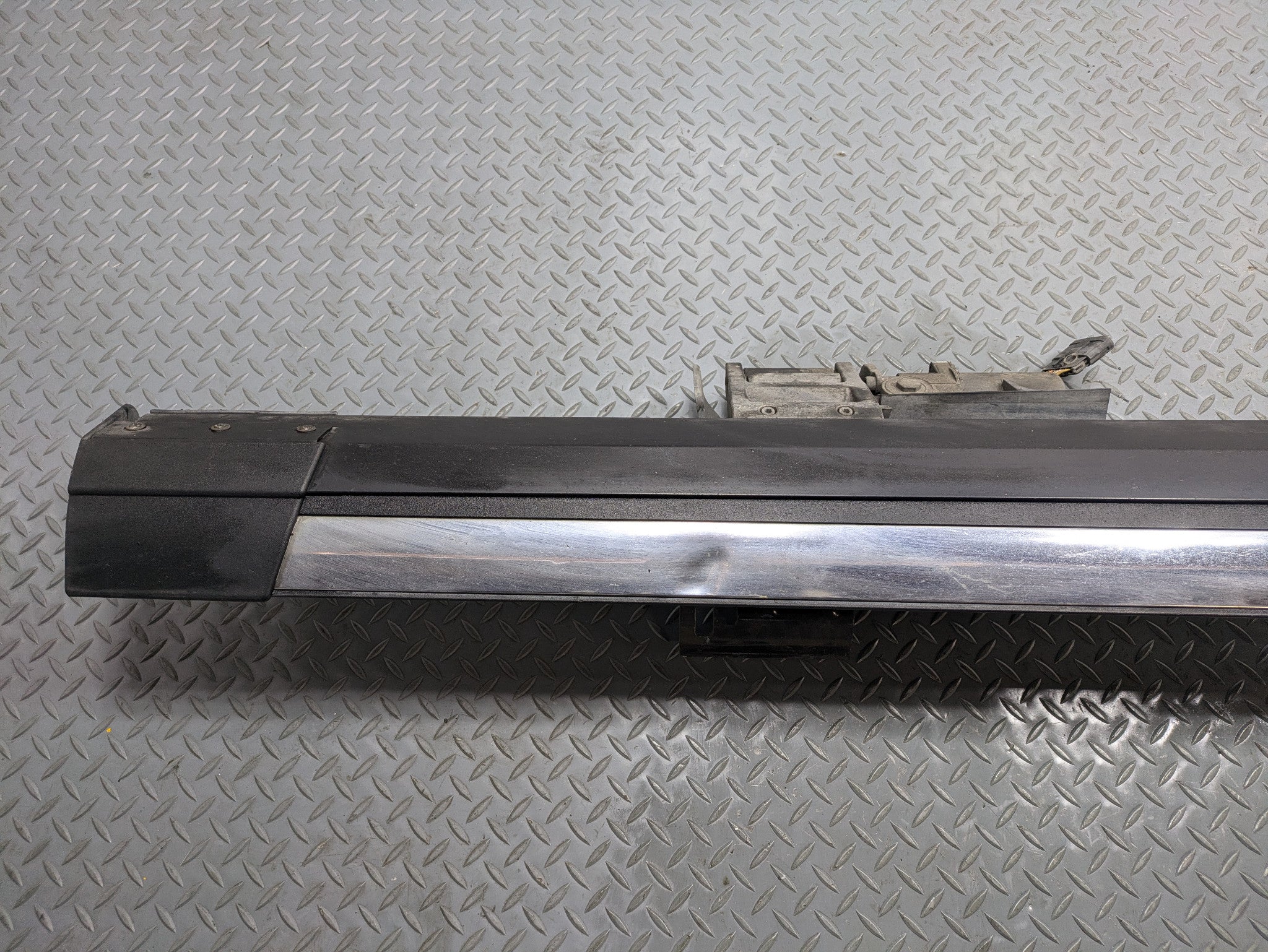 2010 - 2014 OEM CADILLAC ESCALADE ESV RIGHT SIDE RUNNING BOARD ASSIST STEP