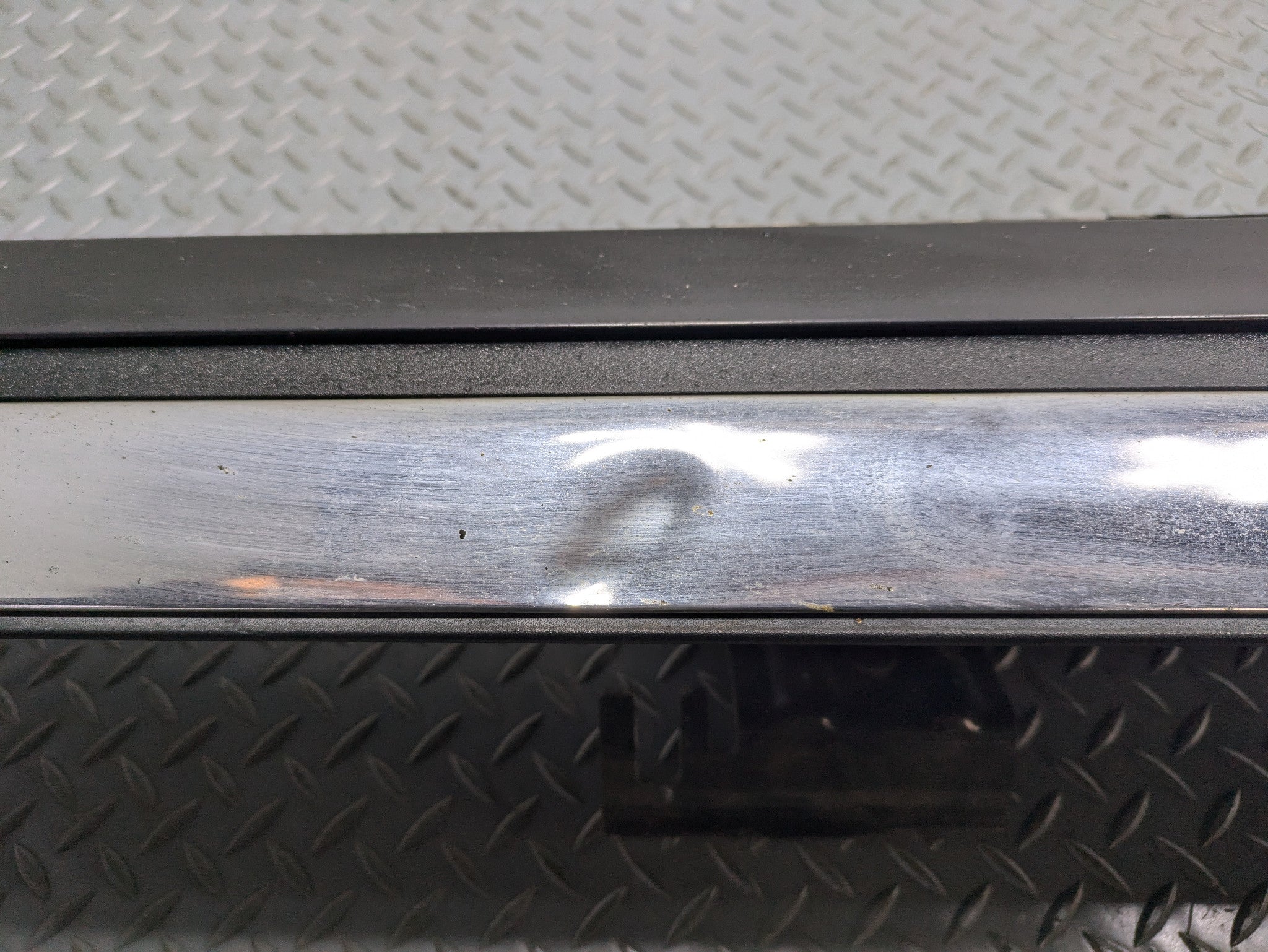 2010 - 2014 OEM CADILLAC ESCALADE ESV RIGHT SIDE RUNNING BOARD ASSIST STEP