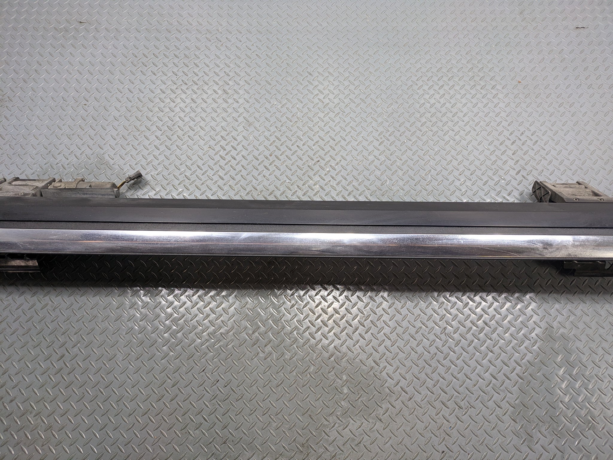 2010 - 2014 OEM CADILLAC ESCALADE ESV RIGHT SIDE RUNNING BOARD ASSIST STEP