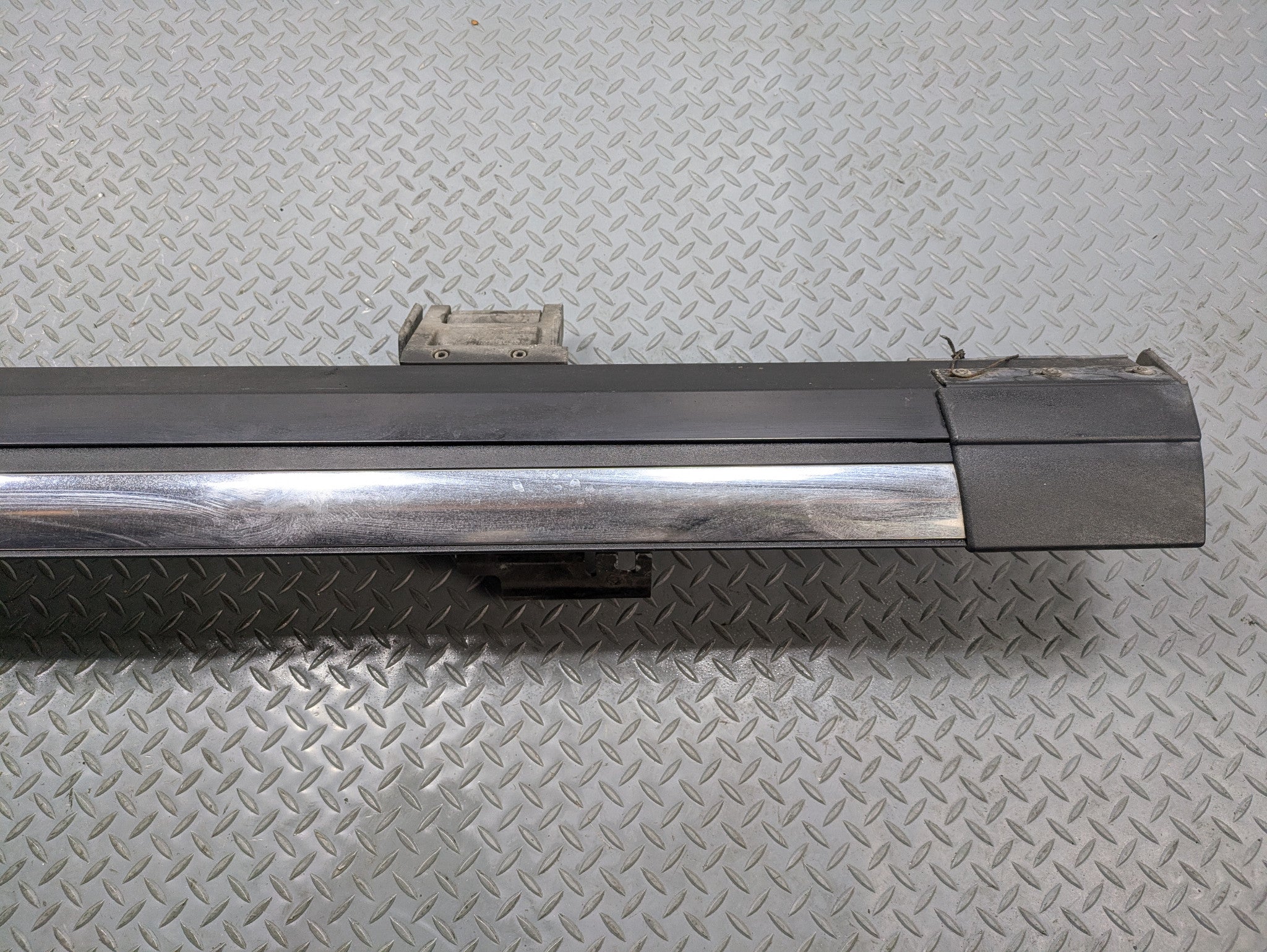 2010 - 2014 OEM CADILLAC ESCALADE ESV RIGHT SIDE RUNNING BOARD ASSIST STEP