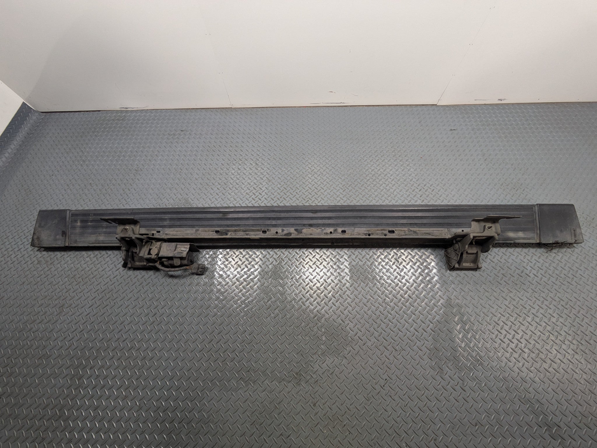 2010 - 2014 OEM CADILLAC ESCALADE ESV RIGHT SIDE RUNNING BOARD ASSIST STEP