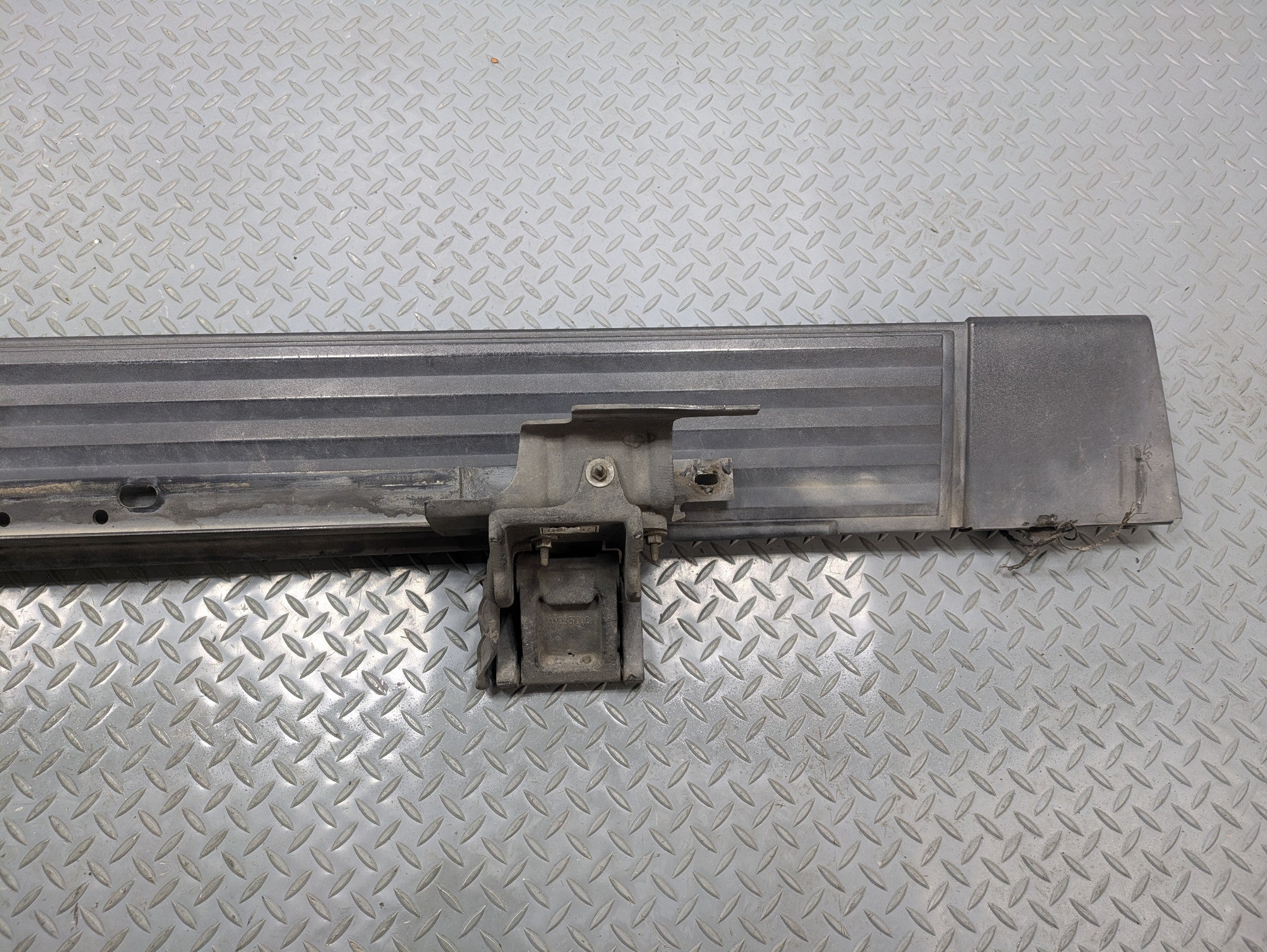 2010 - 2014 OEM CADILLAC ESCALADE ESV RIGHT SIDE RUNNING BOARD ASSIST STEP