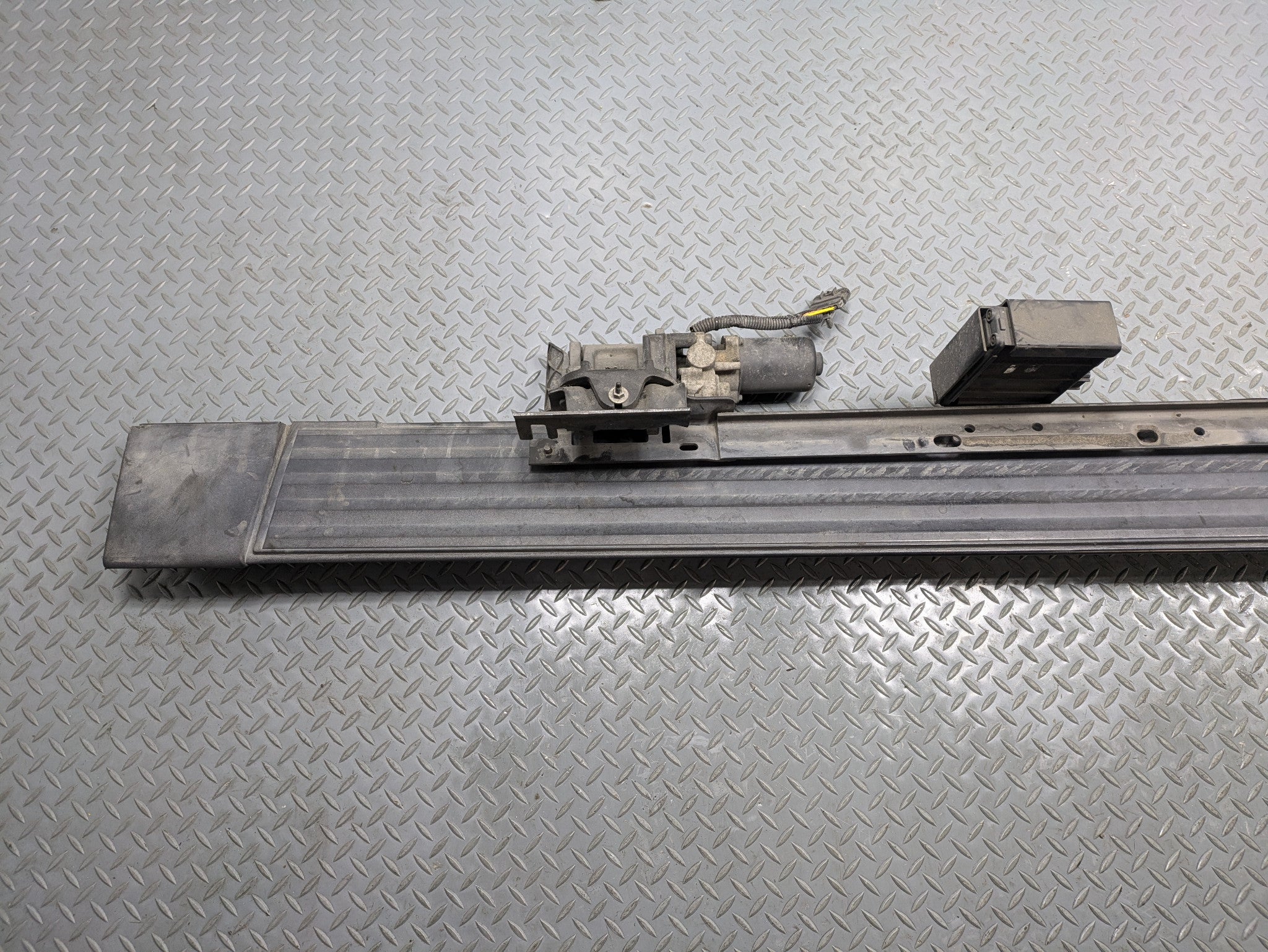 2010 - 2014 OEM CADILLAC ESCALADE ESV LEFT AND RIGHT RUNNING BOARD ASSIST STEP