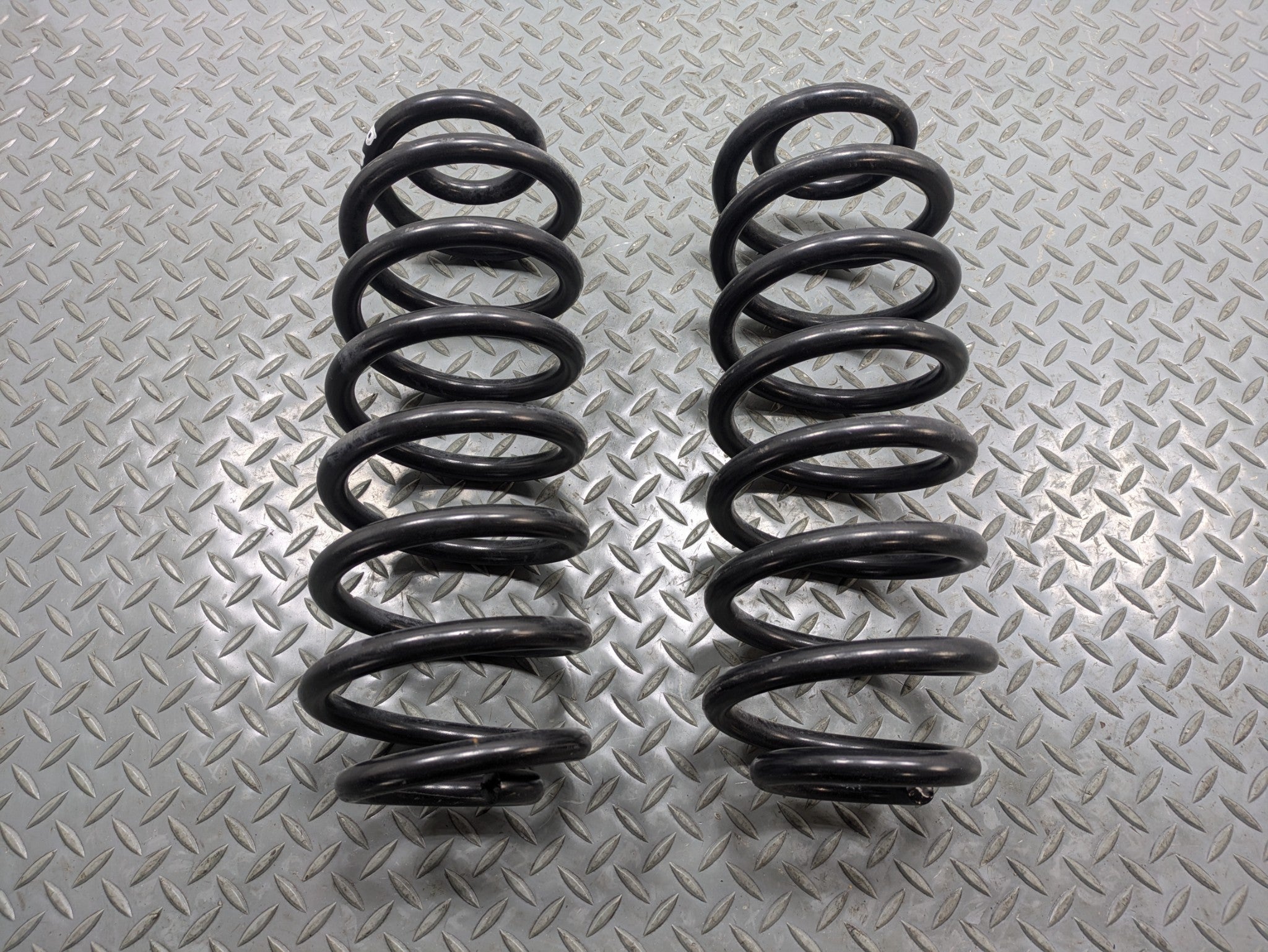 2010 - 2014 OEM CADILLAC ESCALADE ESV REAR LEFT AND RIGHT SIDE AIR COIL SPRING
