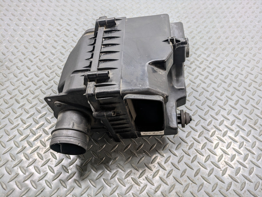 2010 - 2014 OEM CADILLAC ESCALADE ESV ENGINE AIR CLEANER FILTER BOX ASSEMBLY