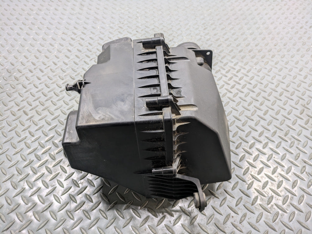 2010 - 2014 OEM CADILLAC ESCALADE ESV ENGINE AIR CLEANER FILTER BOX ASSEMBLY