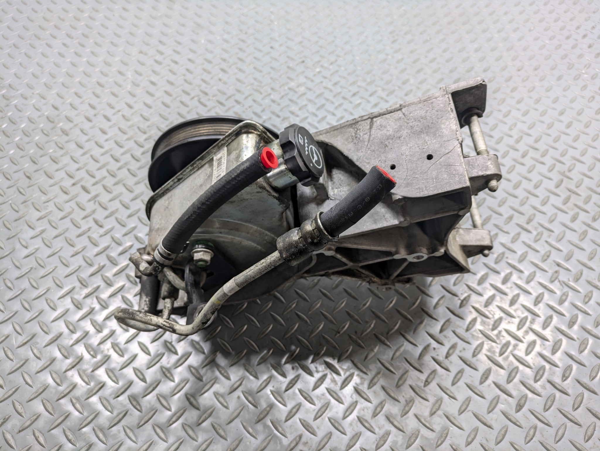 2010 - 2014 OEM CADILLAC ESCALADE ESV ENGINE POWER STEERING PUMP MOTOR ASSEMBLY