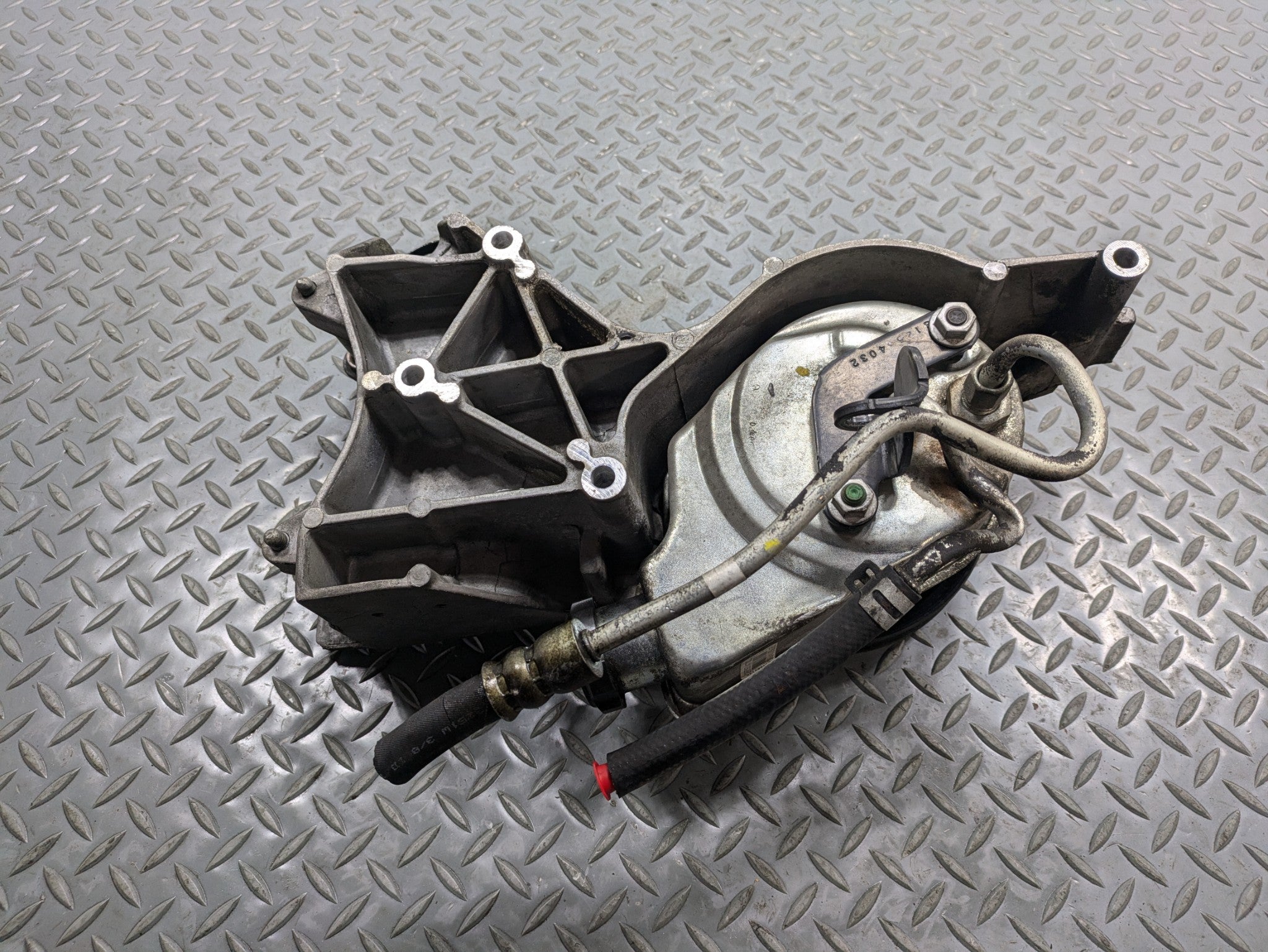 2010 - 2014 OEM CADILLAC ESCALADE ESV ENGINE POWER STEERING PUMP MOTOR ASSEMBLY