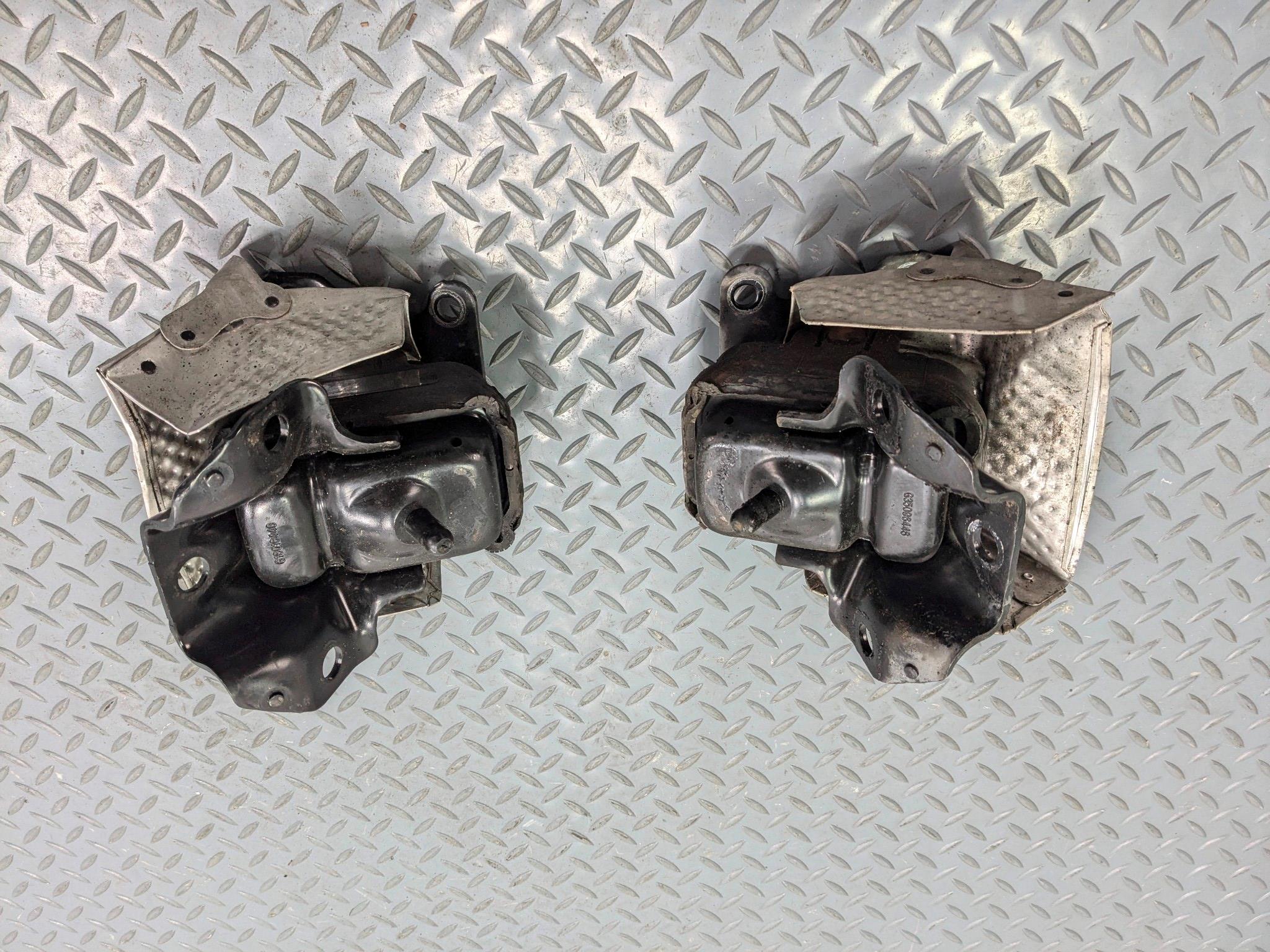 2010 - 2014 OEM CADILLAC ESCALADE ESV LEFT AND RIGHT SIDE MOTOR ENGINE MOUNT