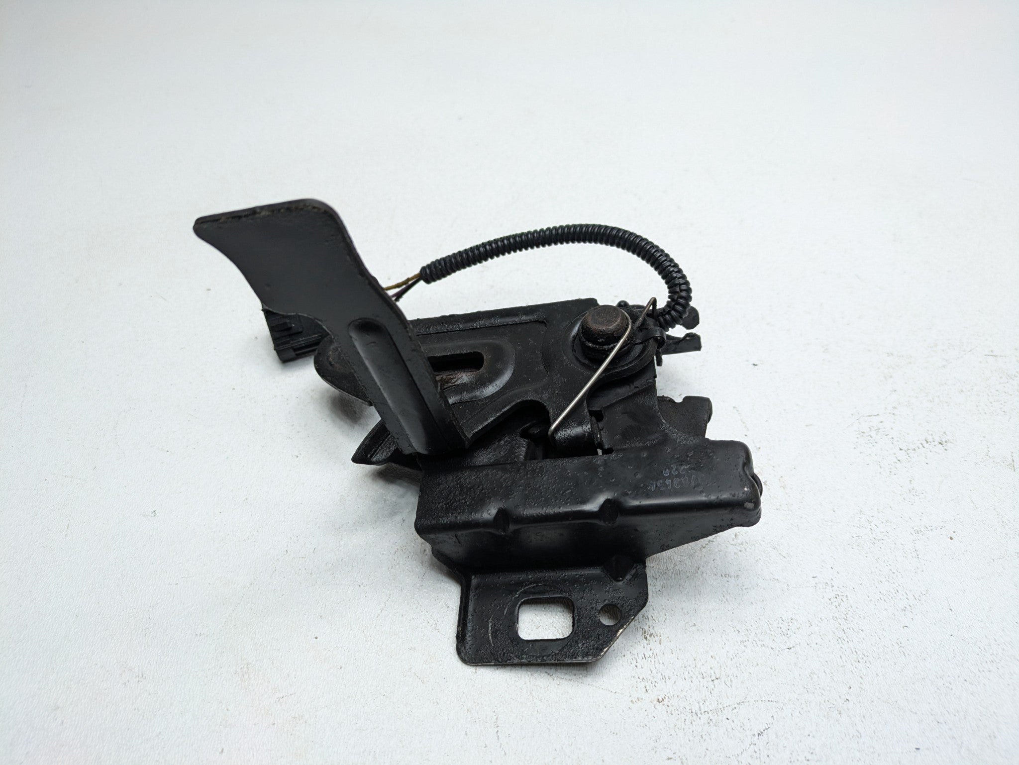 2010 - 2014 OEM CADILLAC ESCALADE ESV HOOD LOCK LATCH RELEASE ACTUATOR ASSEMBLY