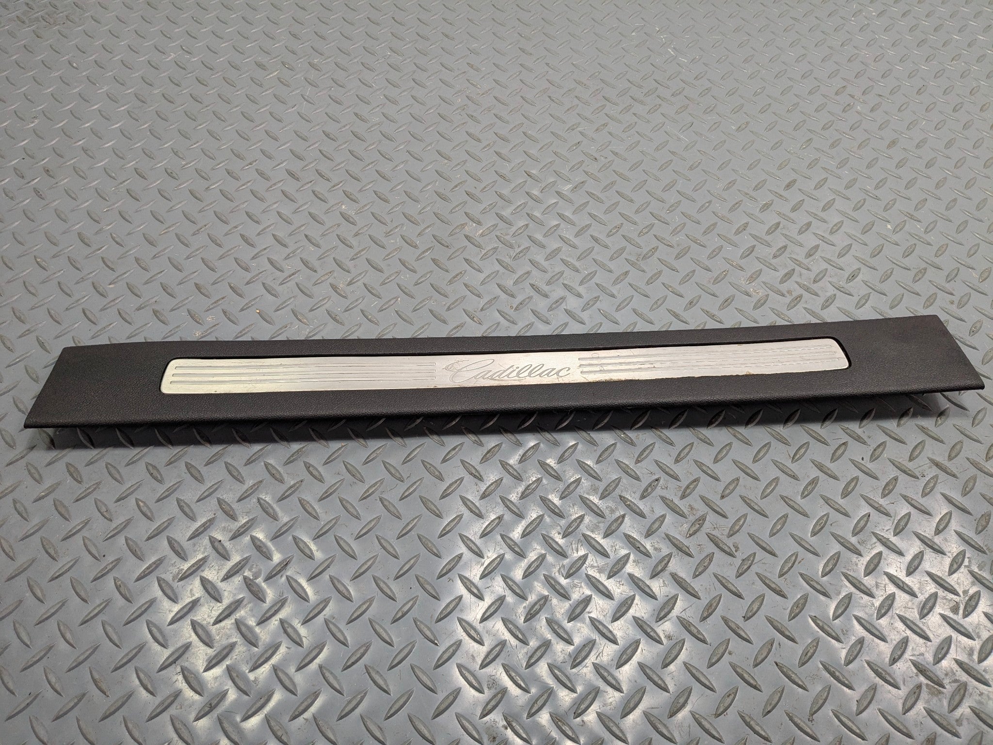 2010 - 2014 OEM CADILLAC ESCALADE ESV FRONT RIGHT SIDE DOOR SILL PLATE TRIM