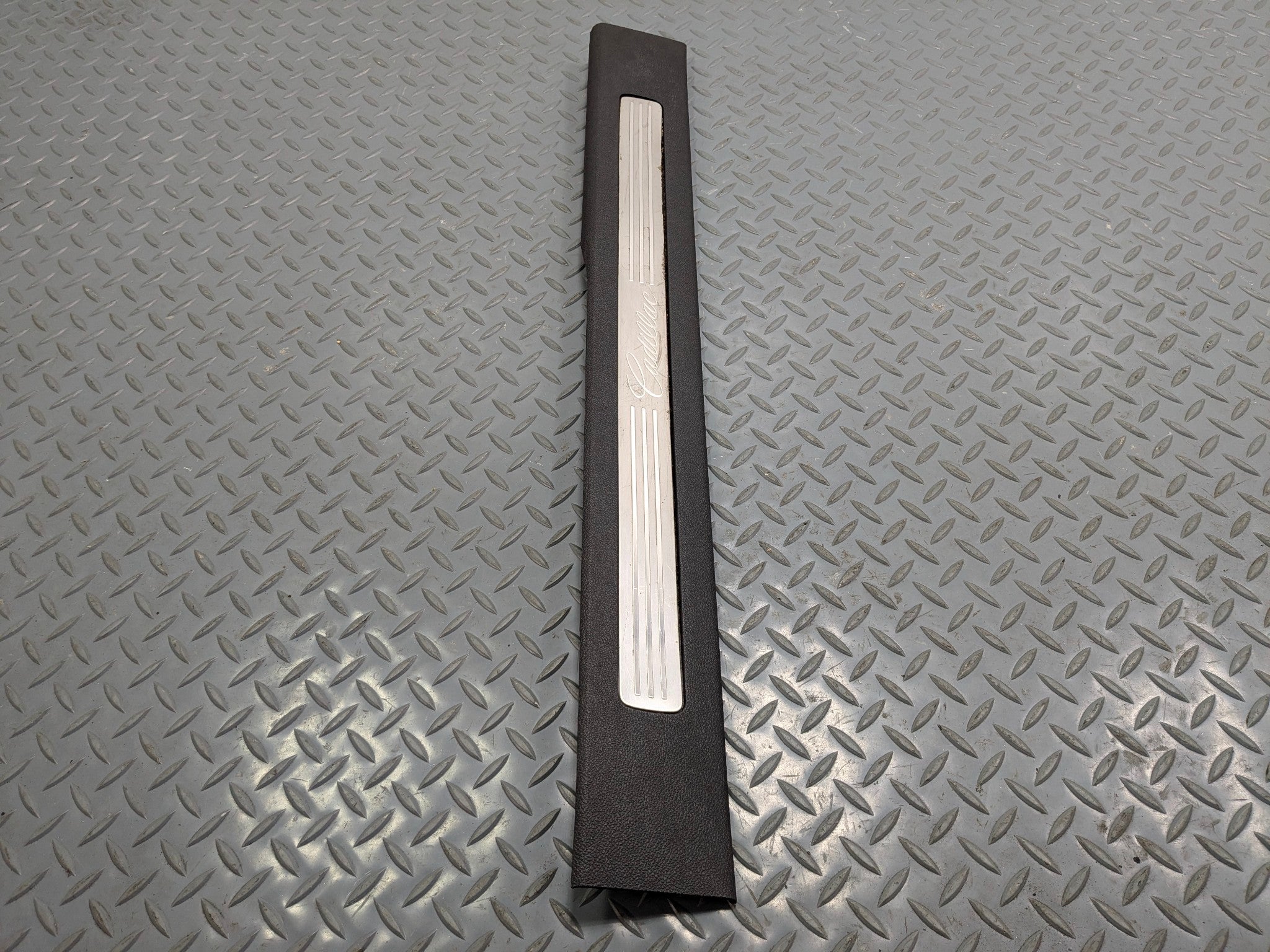 2010 - 2014 OEM CADILLAC ESCALADE ESV FRONT RIGHT SIDE DOOR SILL PLATE TRIM