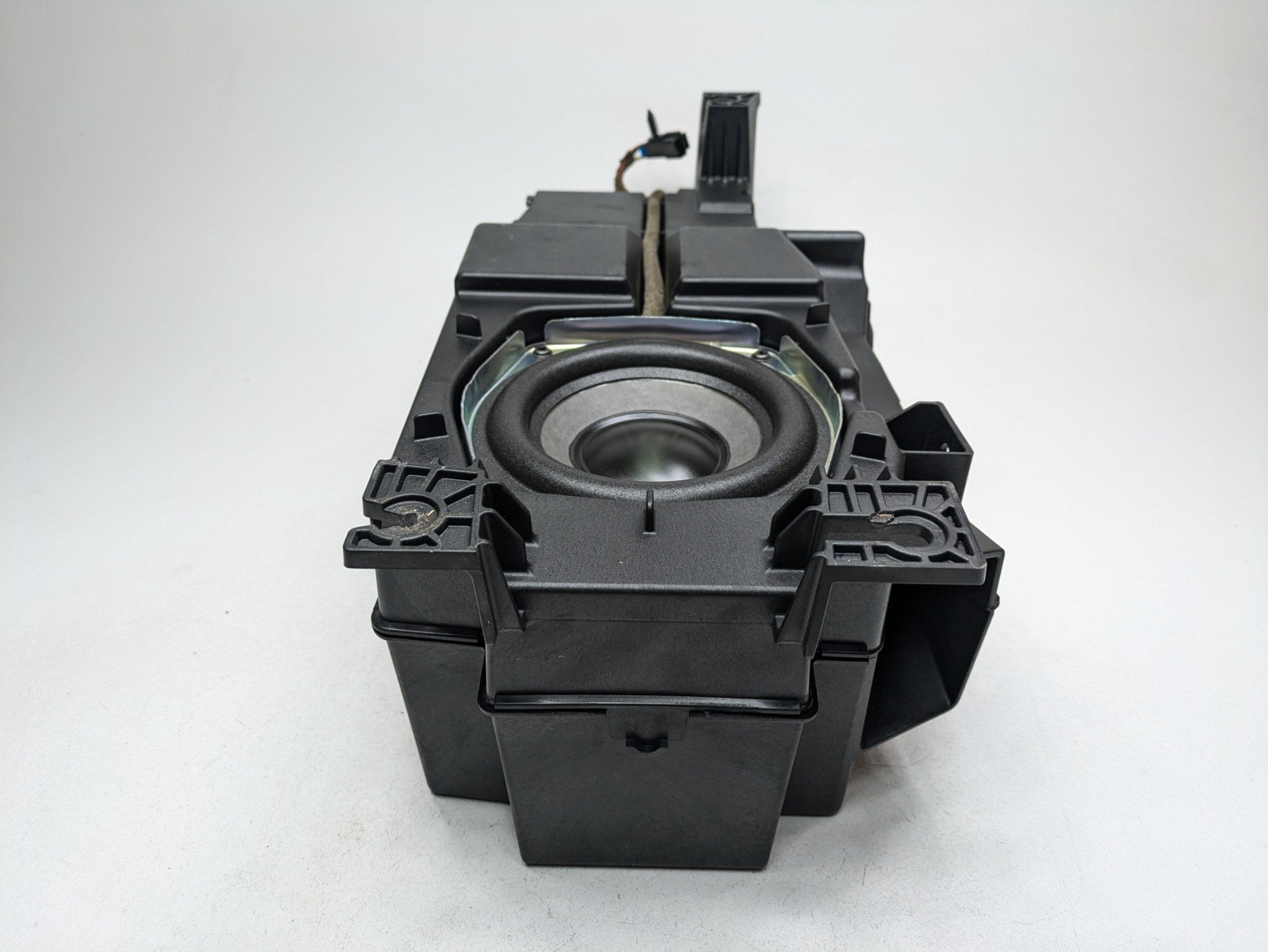 2010 - 2014 OEM CADILLAC ESCALADE ESV DASH AUDIO STEREO SPEAKER SUBWOOFER BOSE