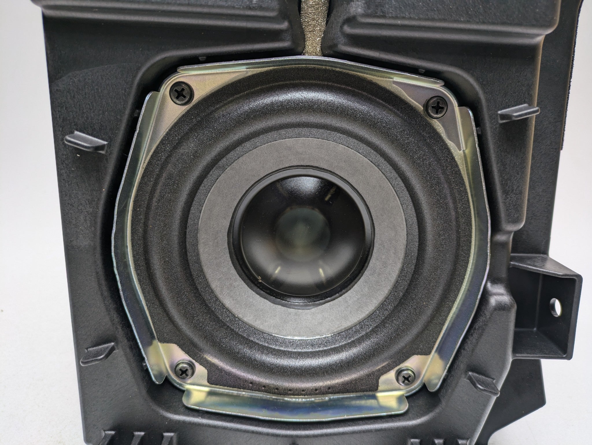 2010 - 2014 OEM CADILLAC ESCALADE ESV DASH AUDIO STEREO SPEAKER SUBWOOFER BOSE