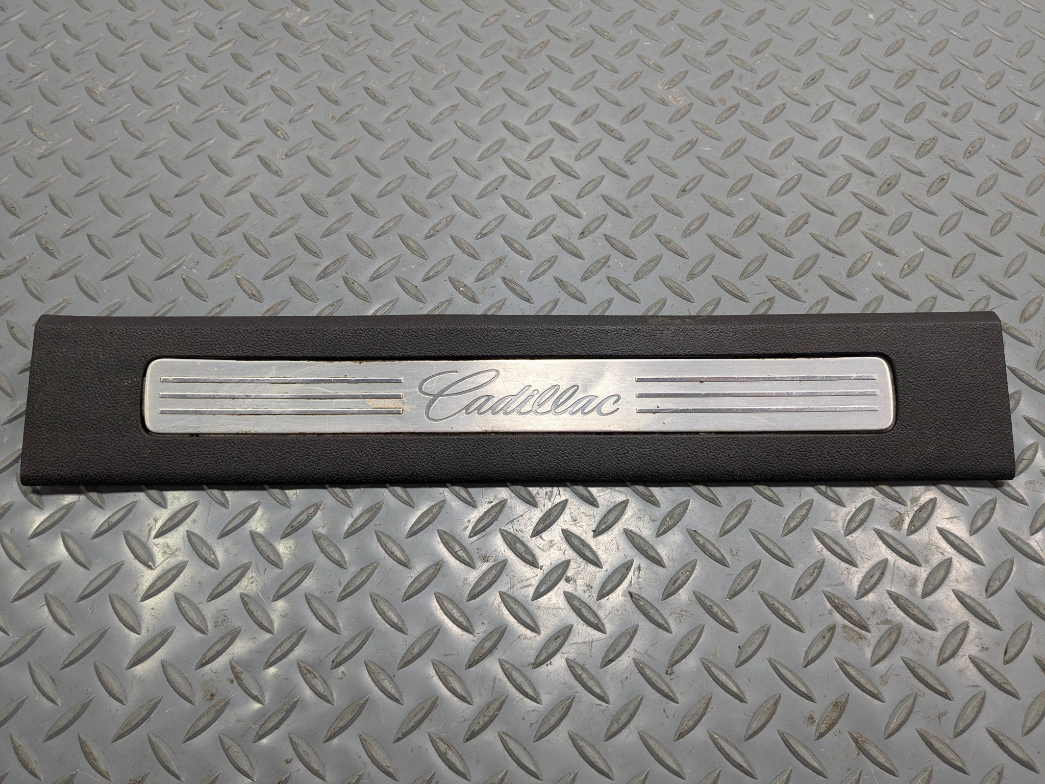 2010 - 2014 OEM CADILLAC ESCALADE ESV REAR RIGHT SIDE DOOR SILL PLATE TRIM