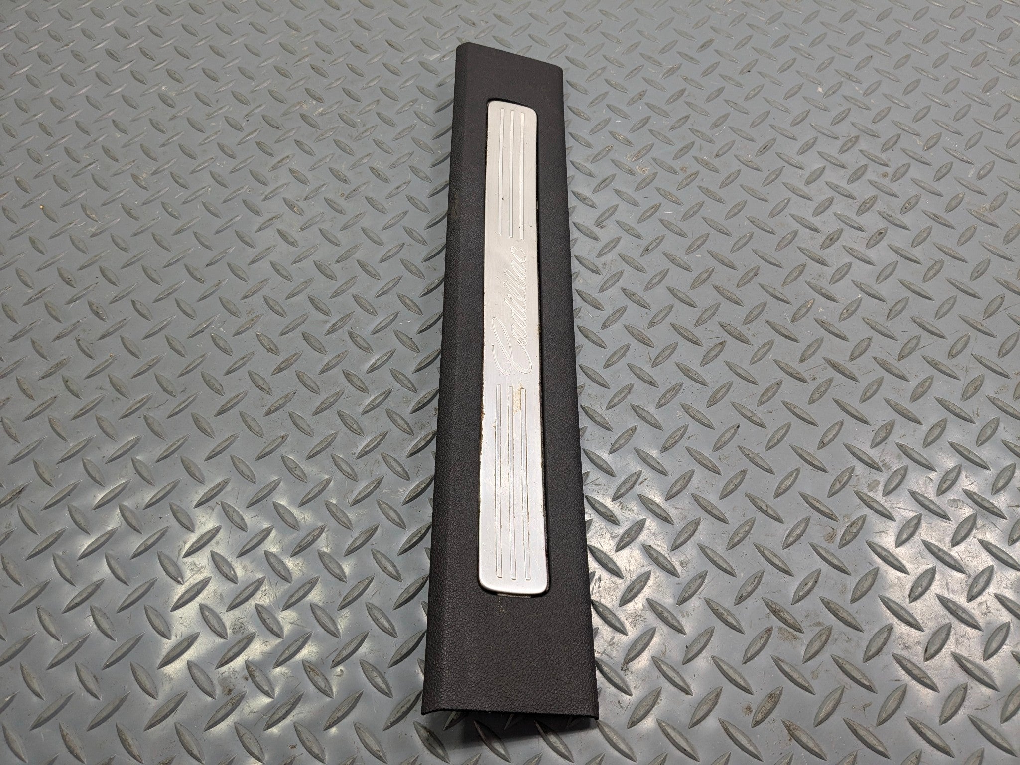 2010 - 2014 OEM CADILLAC ESCALADE ESV REAR RIGHT SIDE DOOR SILL PLATE TRIM