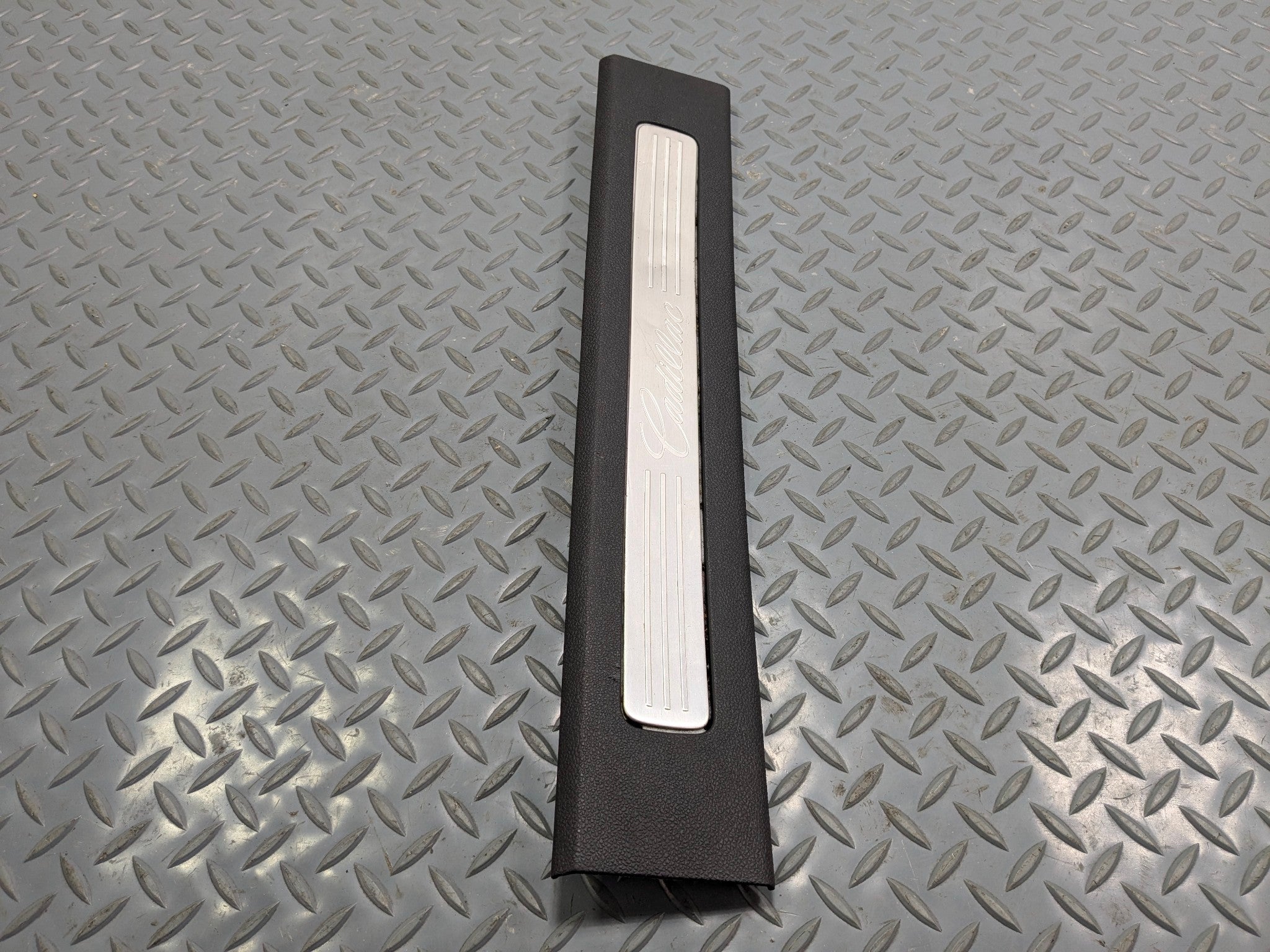 2010 - 2014 OEM CADILLAC ESCALADE ESV REAR LEFT DRIVER SIDE DOOR SILL PLATE TRIM