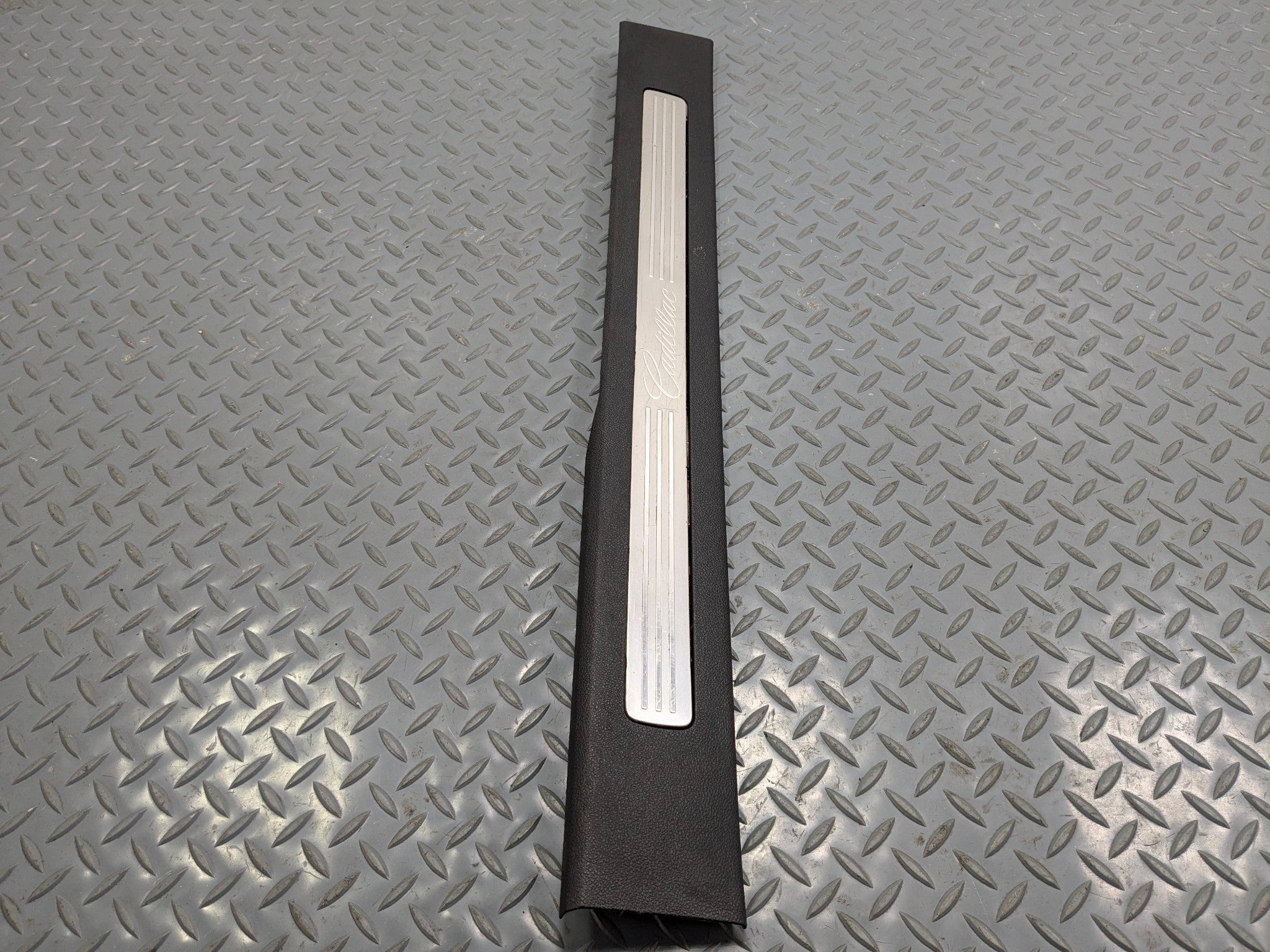 10 - 14 OEM CADILLAC ESCALADE ESV FRONT LEFT DRIVER SIDE DOOR SILL PLATE TRIM
