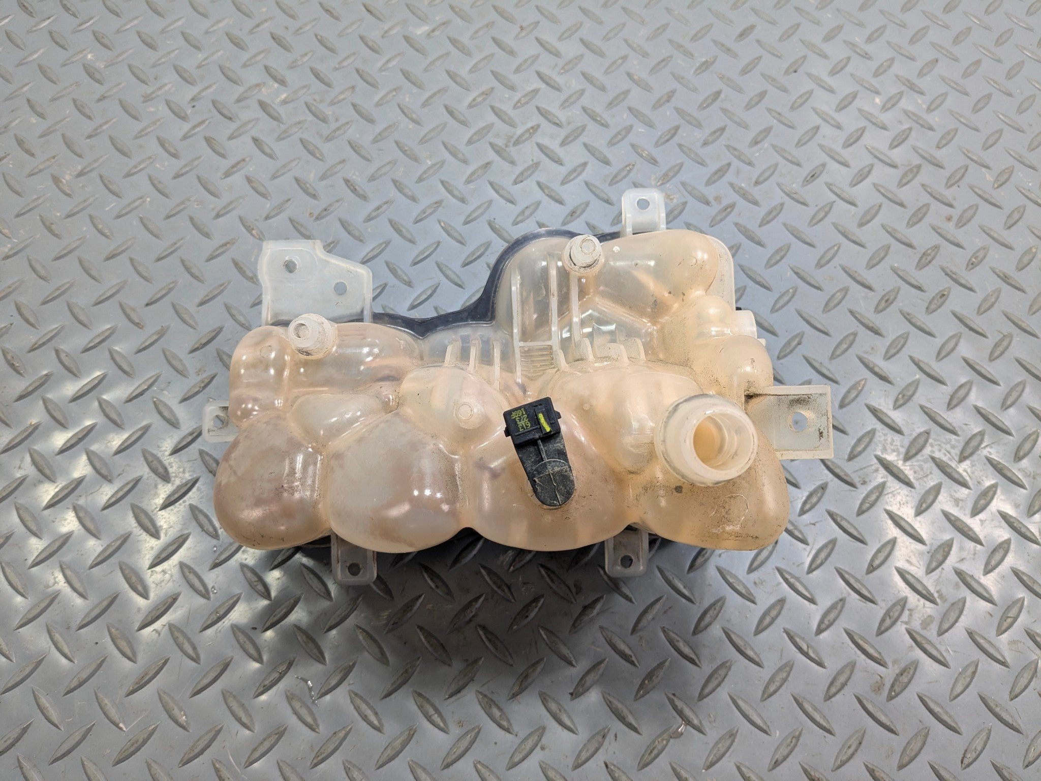 2010 - 2014 OEM CADILLAC ESCALADE ESV RADIATOR COOLANT RECOVERY BOTTLE RESERVOIR