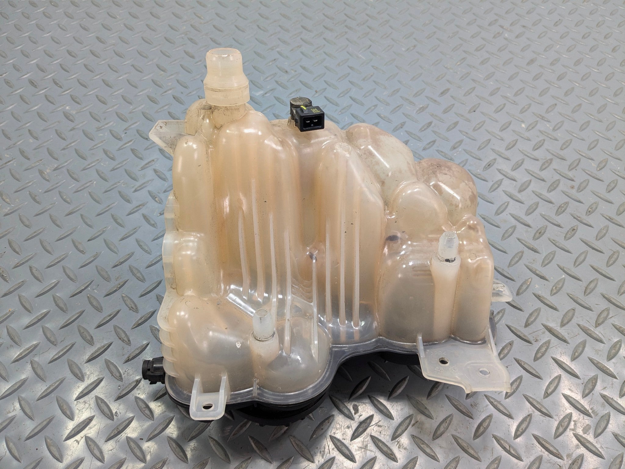 2010 - 2014 OEM CADILLAC ESCALADE ESV RADIATOR COOLANT RECOVERY BOTTLE RESERVOIR