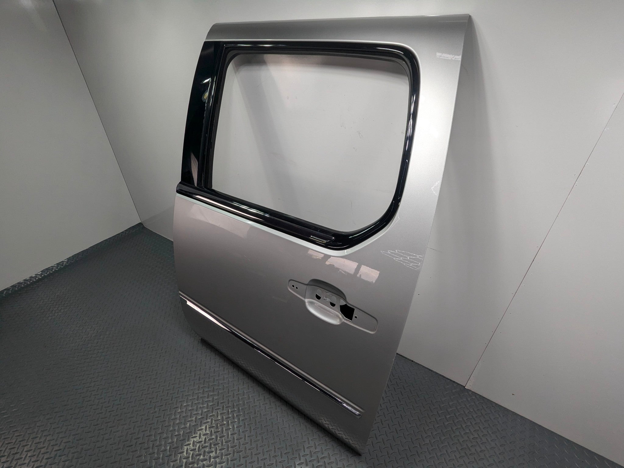 2010 - 2014 OEM CADILLAC ESCALADE ESV REAR LEFT DRIVER SIDE DOOR SHELL PANEL