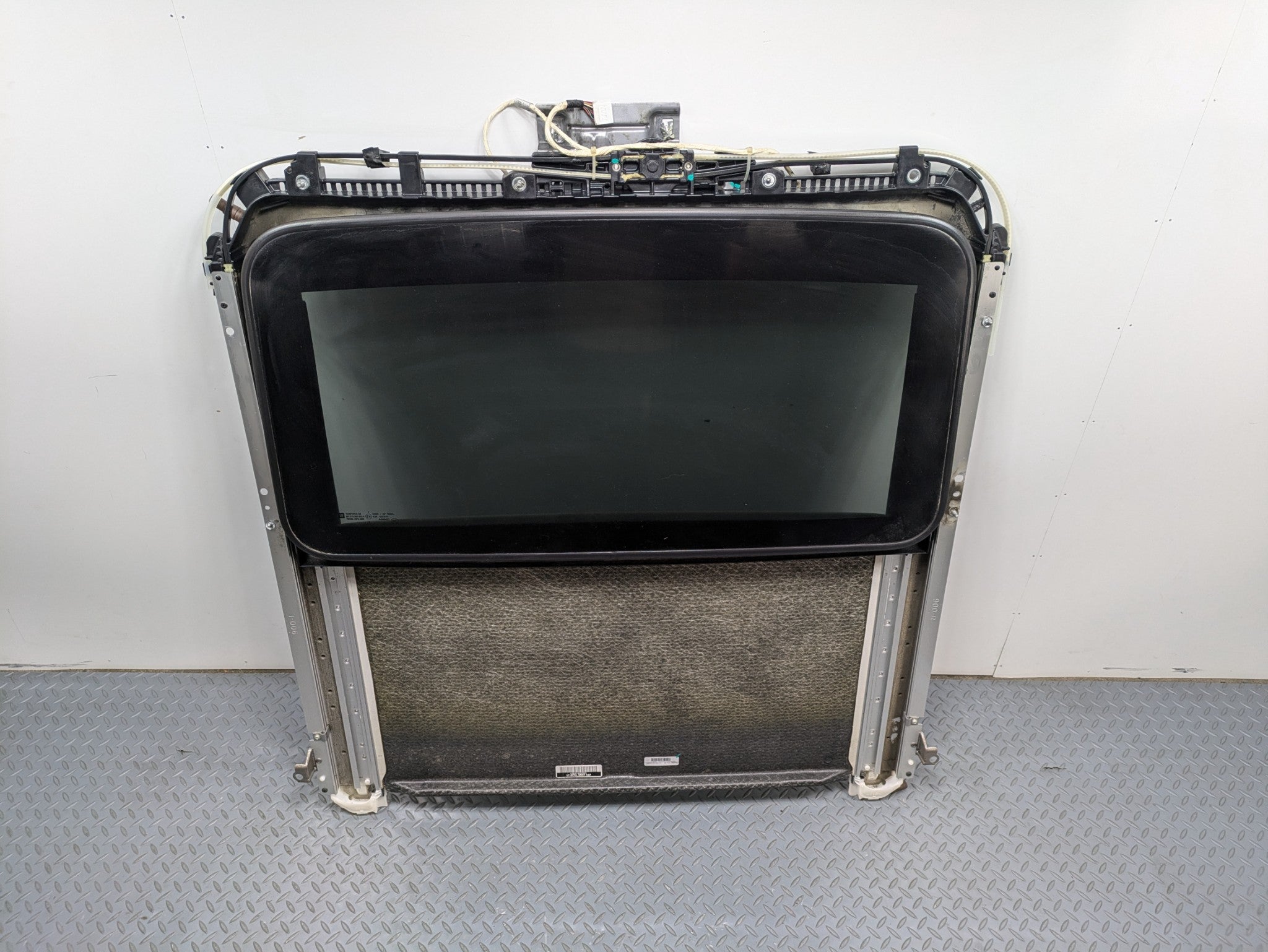 2010 - 2014 OEM CADILLAC ESCALADE ESV UPPER OVERHEAD SUN ROOF GLASS TRACK FRAME