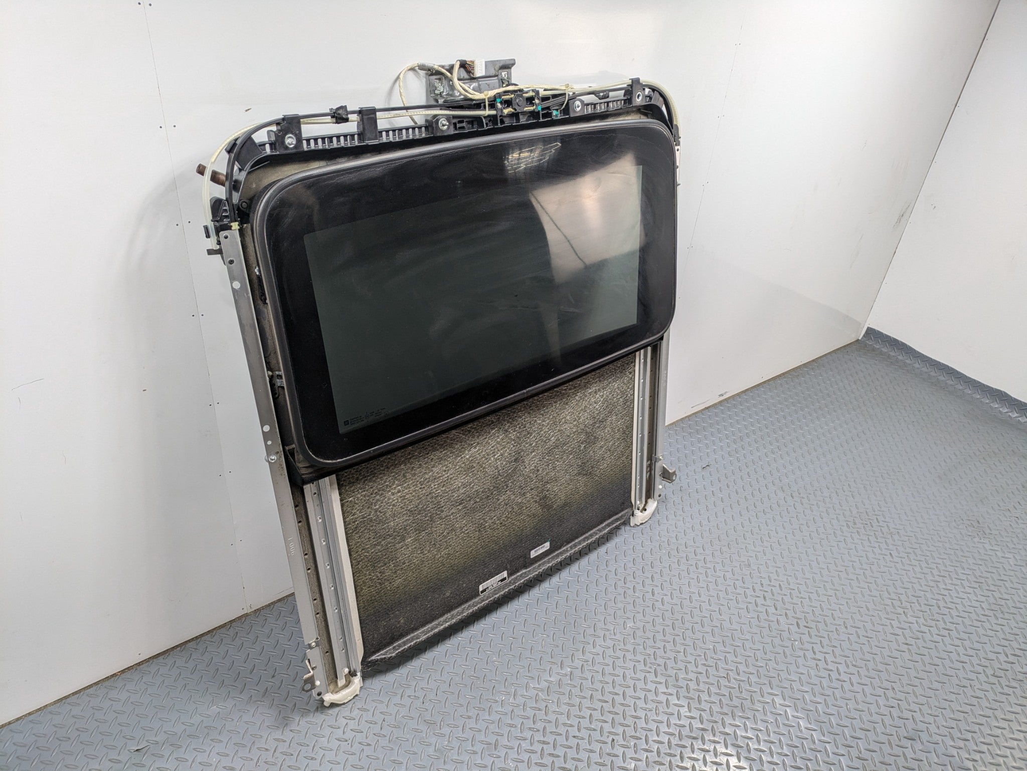 2010 - 2014 OEM CADILLAC ESCALADE ESV UPPER OVERHEAD SUN ROOF GLASS TRACK FRAME