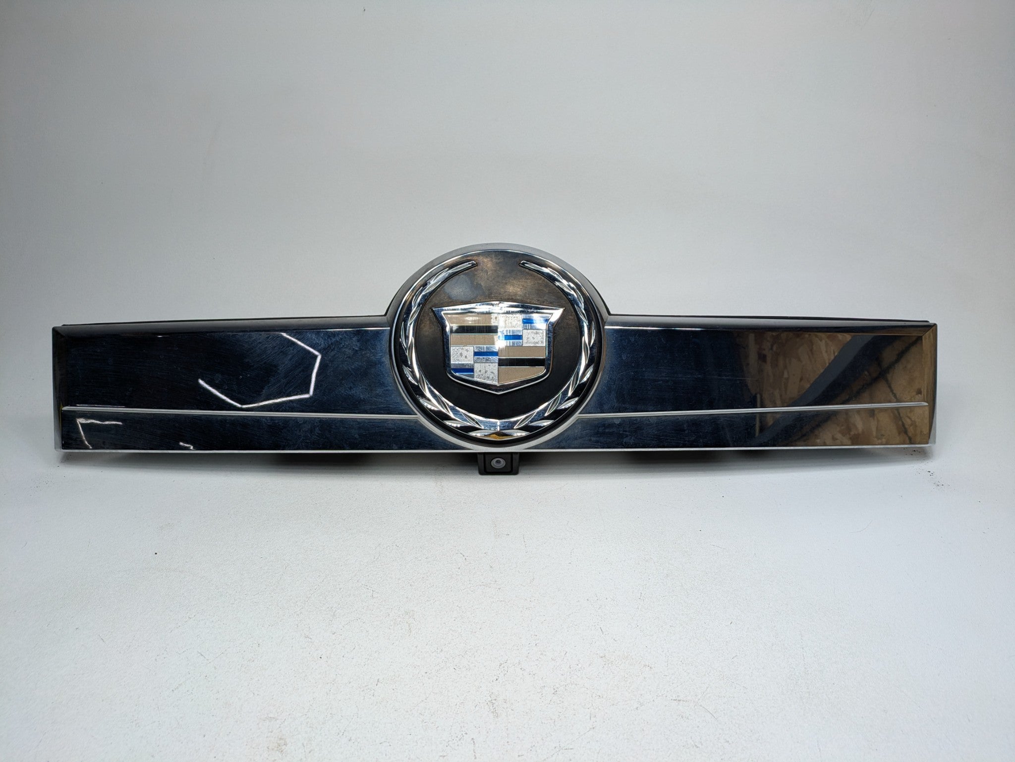 2010 - 2014 OEM CADILLAC ESCALADE ESV REAR LIFTGATE TRIM MOLDING WITH CAMERA