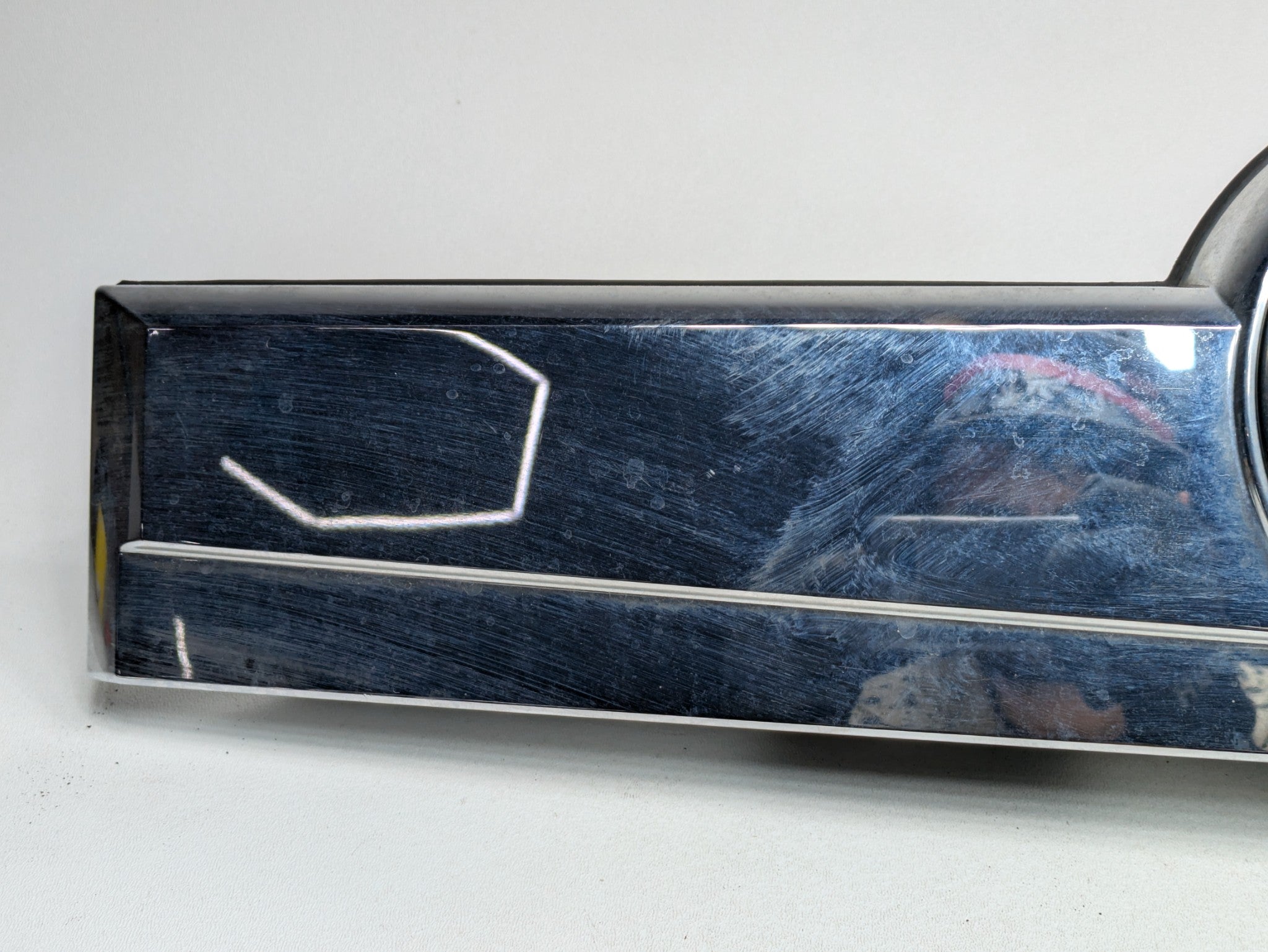 2010 - 2014 OEM CADILLAC ESCALADE ESV REAR LIFTGATE TRIM MOLDING WITH CAMERA