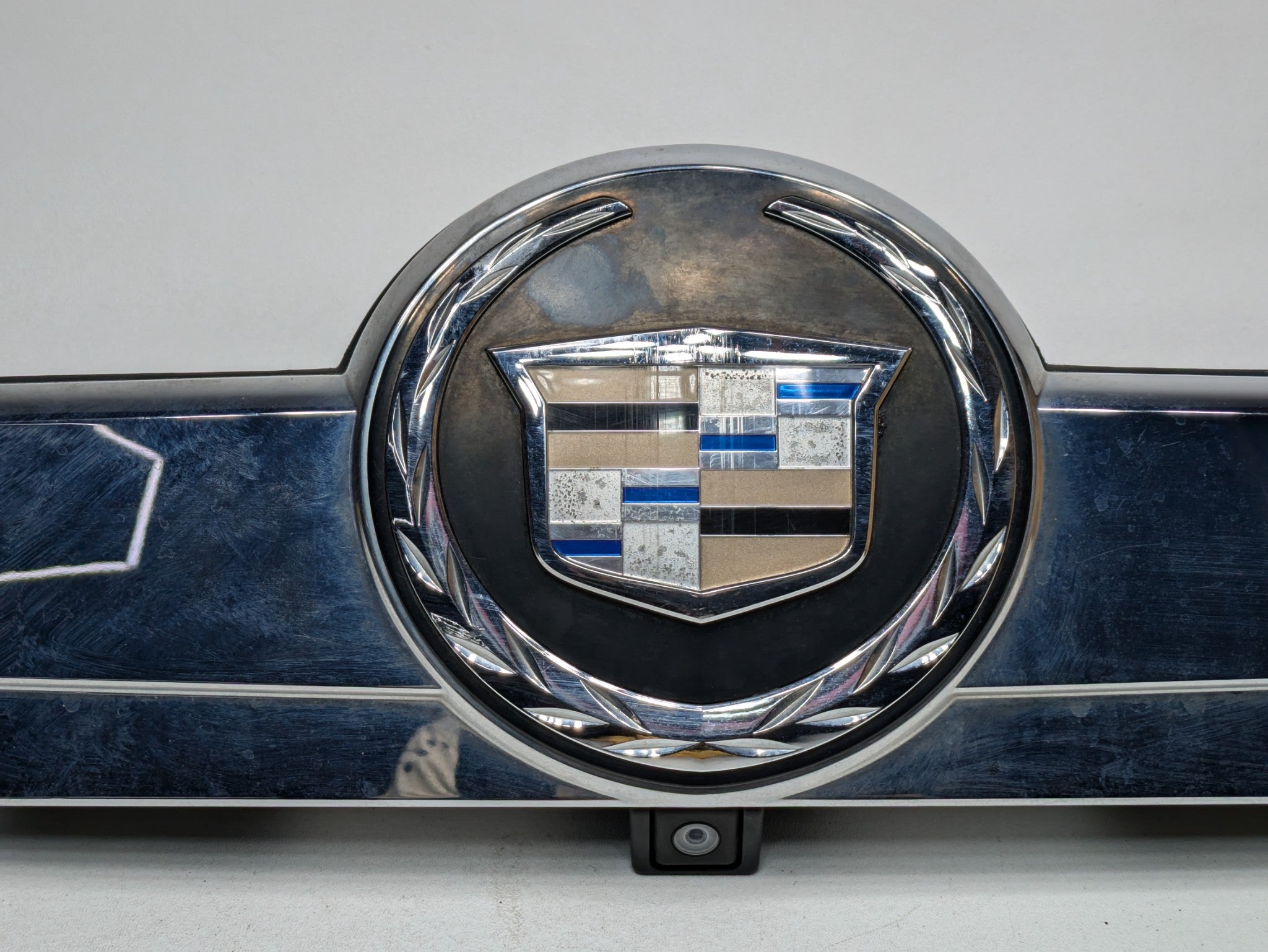 2010 - 2014 OEM CADILLAC ESCALADE ESV REAR LIFTGATE TRIM MOLDING WITH CAMERA