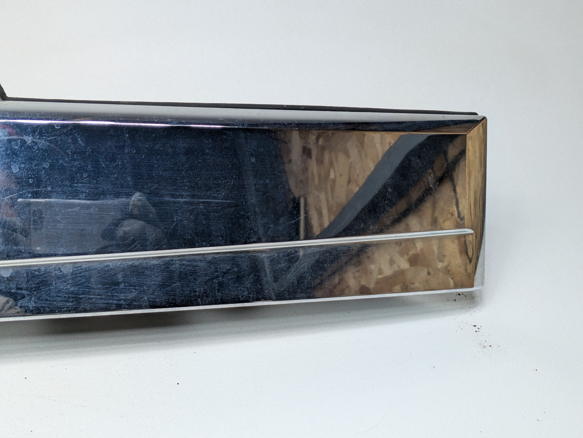 2010 - 2014 OEM CADILLAC ESCALADE ESV REAR LIFTGATE TRIM MOLDING WITH CAMERA