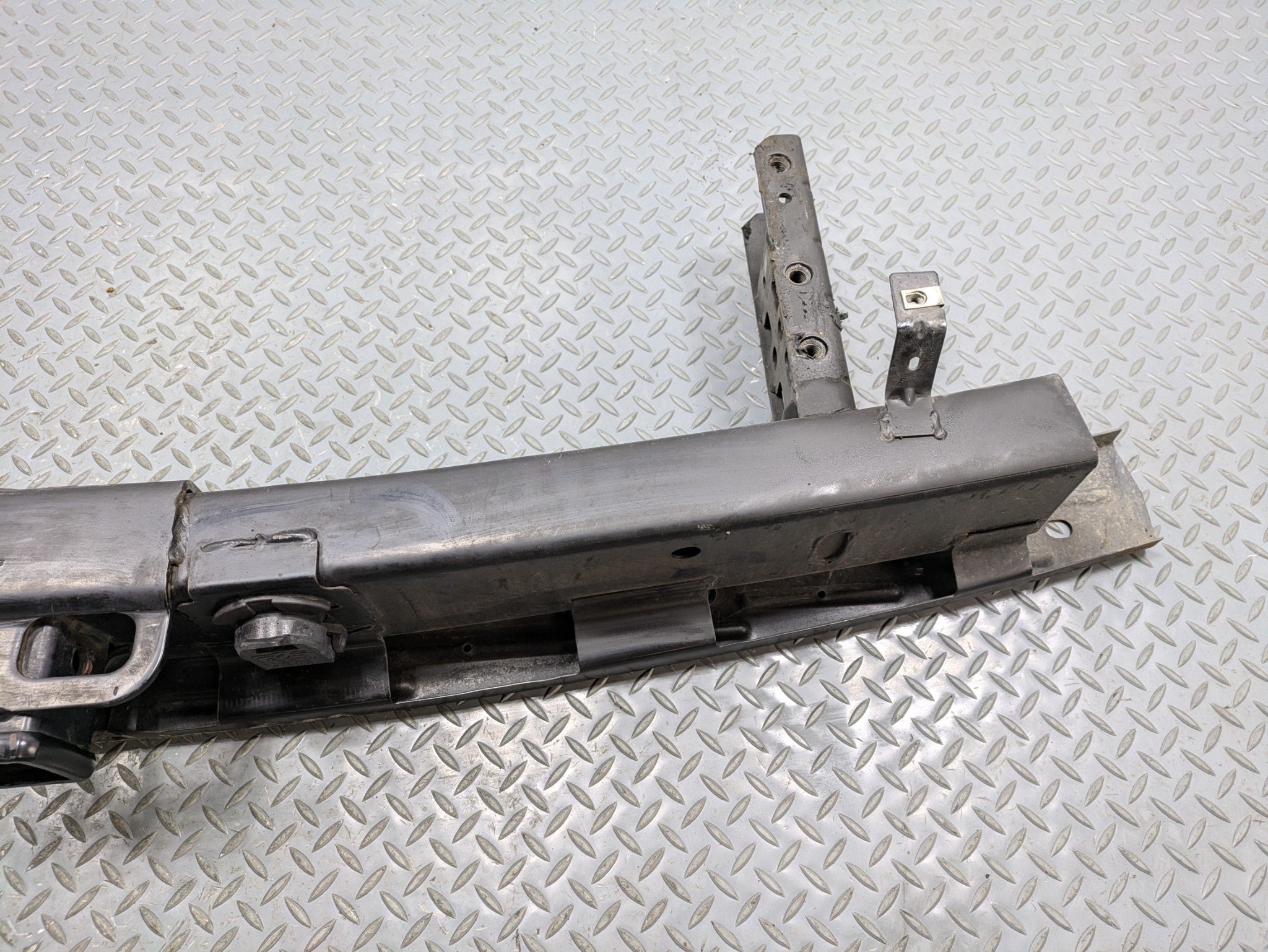 2010 - 2014 OEM CADILLAC ESCALADE ESV REAR BUMPER REINFORCEMENT REBAR TOW HITCH