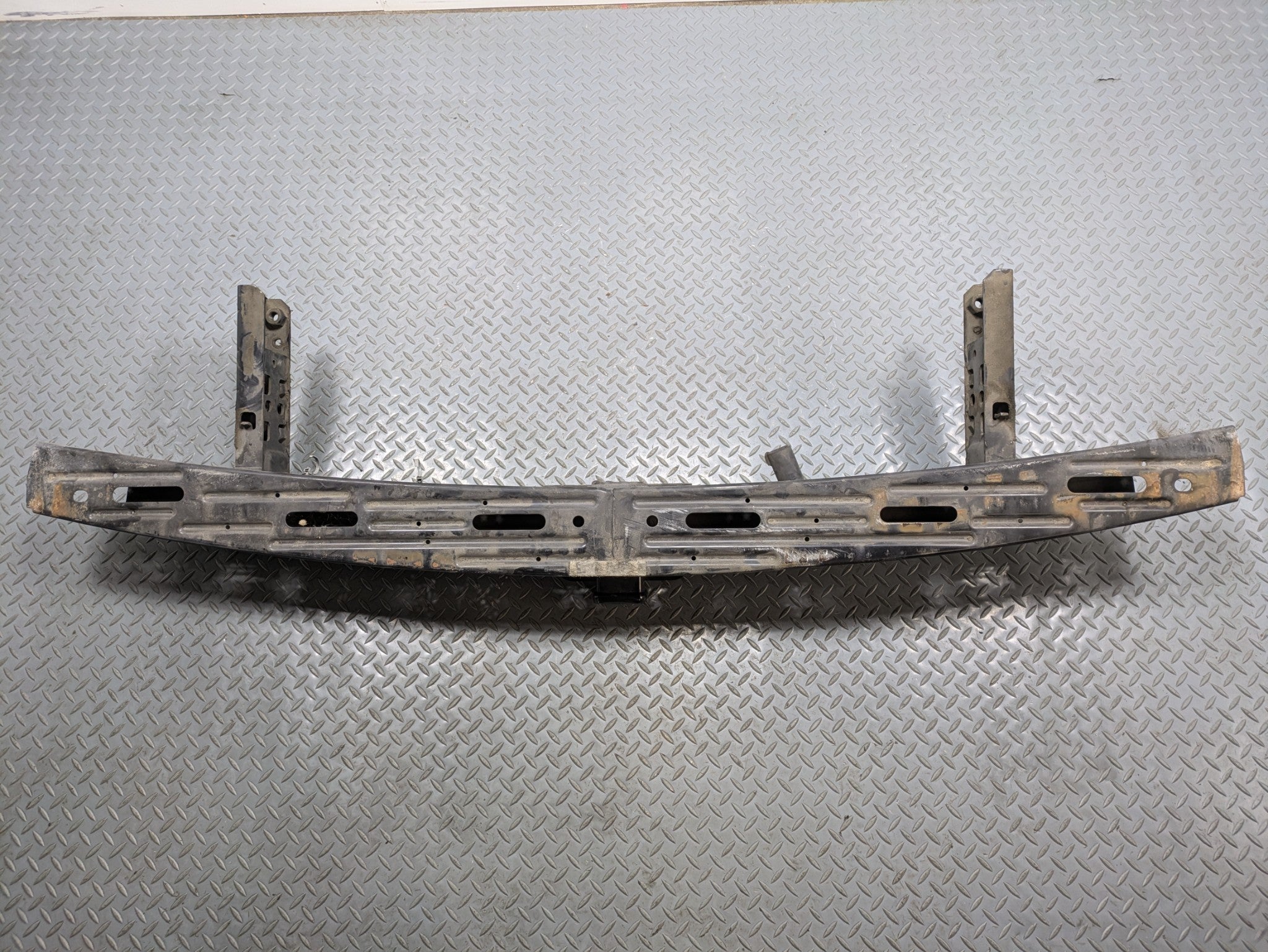 2010 - 2014 OEM CADILLAC ESCALADE ESV REAR BUMPER REINFORCEMENT REBAR TOW HITCH