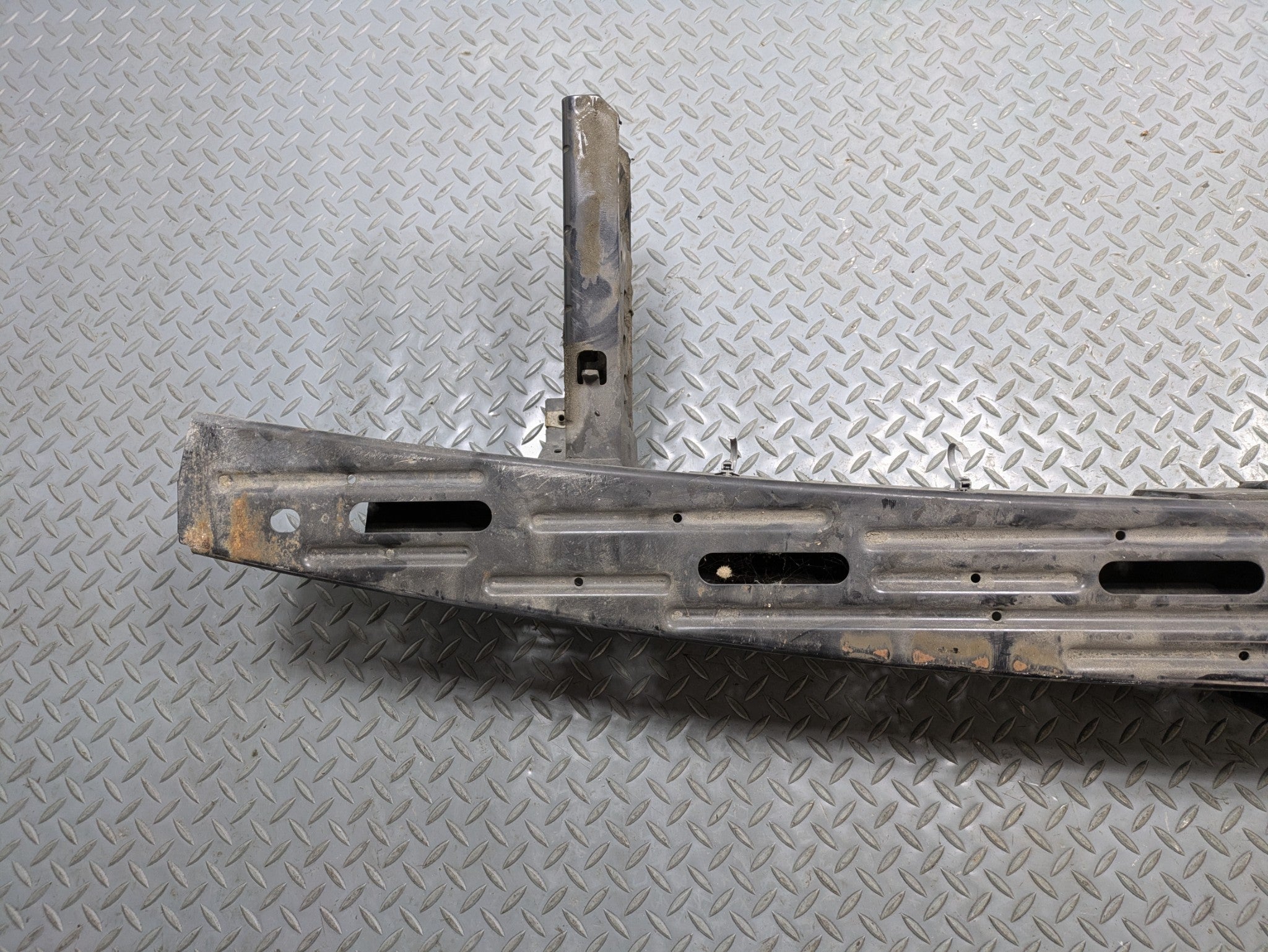 2010 - 2014 OEM CADILLAC ESCALADE ESV REAR BUMPER REINFORCEMENT REBAR TOW HITCH
