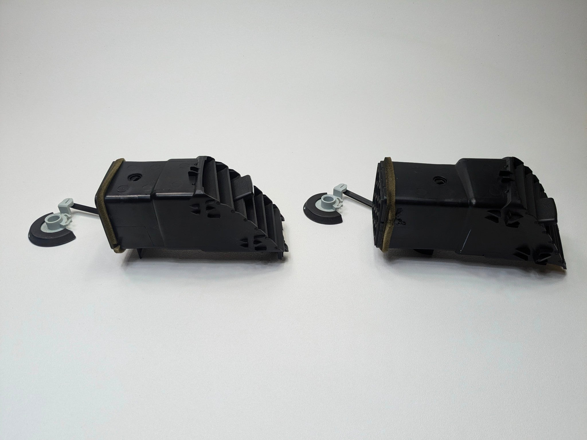 2010 - 2014 OEM CADILLAC ESCALADE ESV DASH CENTER AIR CONDITIONING HEATER VENTS